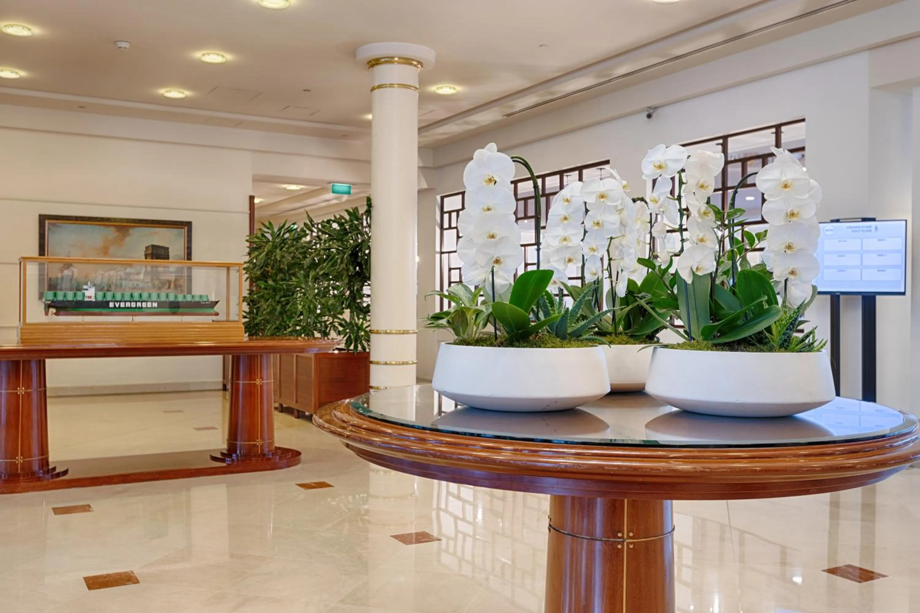Lobby or reception in Evergreen Laurel Hotel