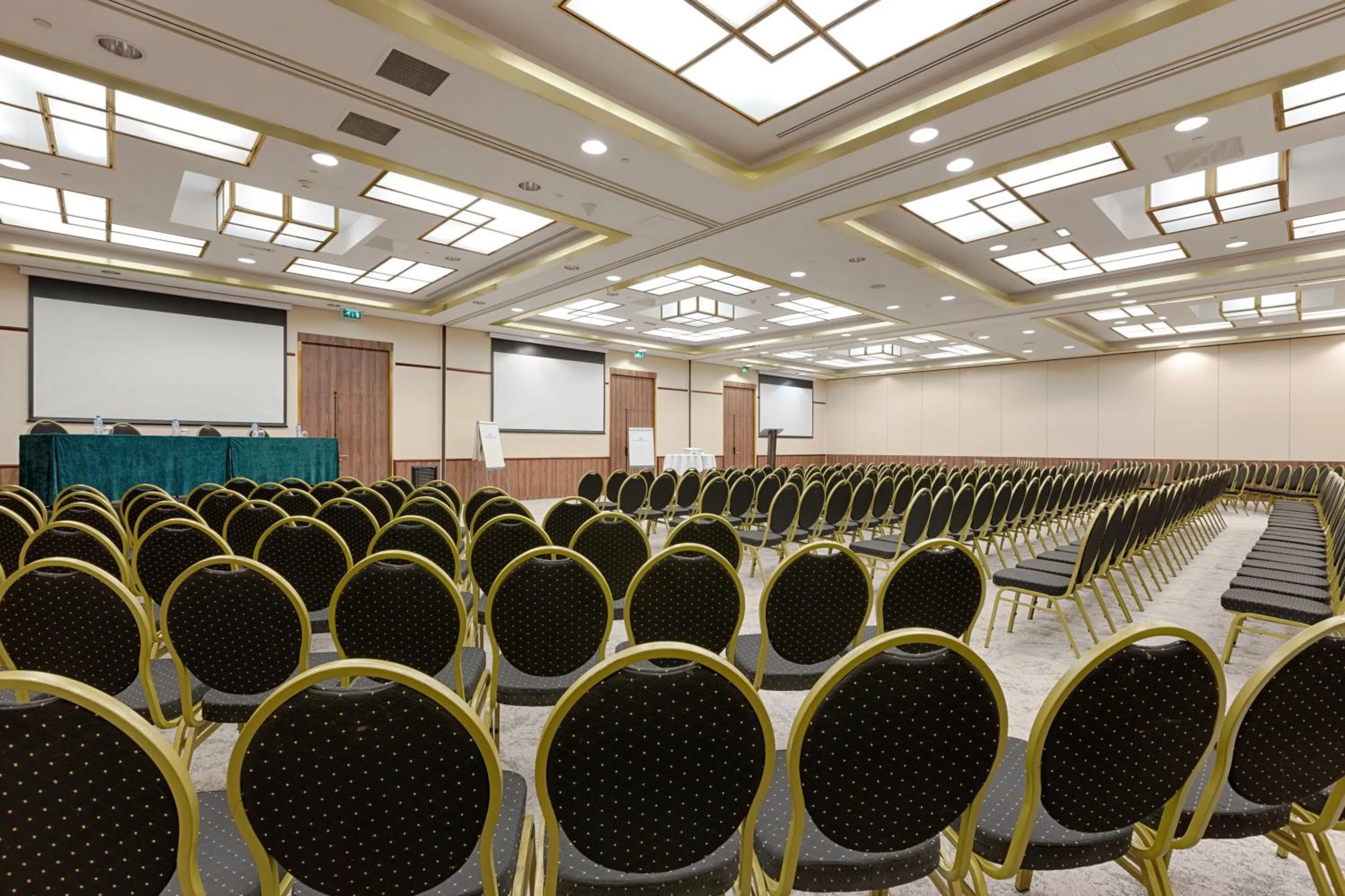 Meeting/conference room in Occidental Paris Levallois