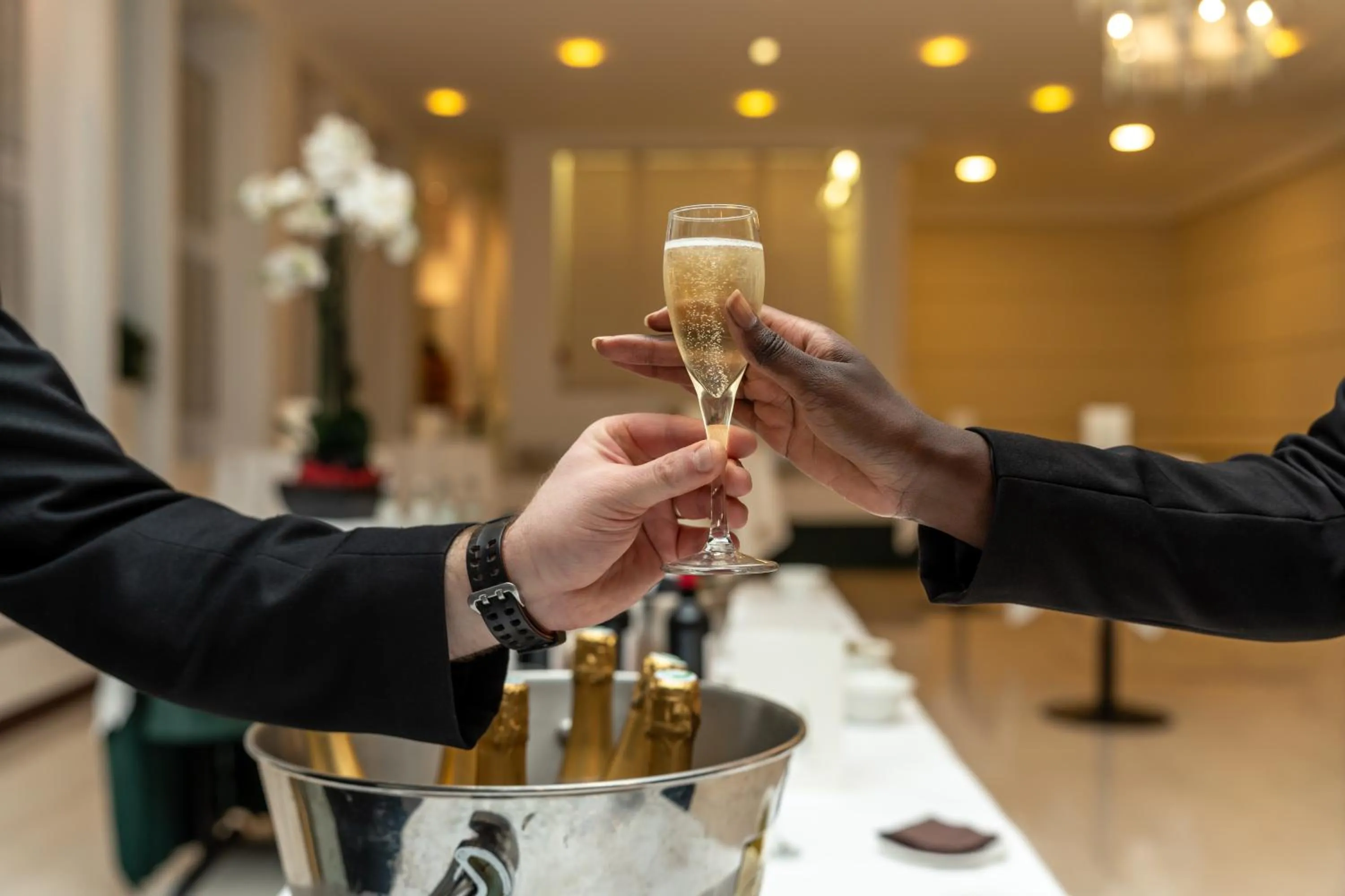 Lounge or bar in Evergreen Laurel Hotel