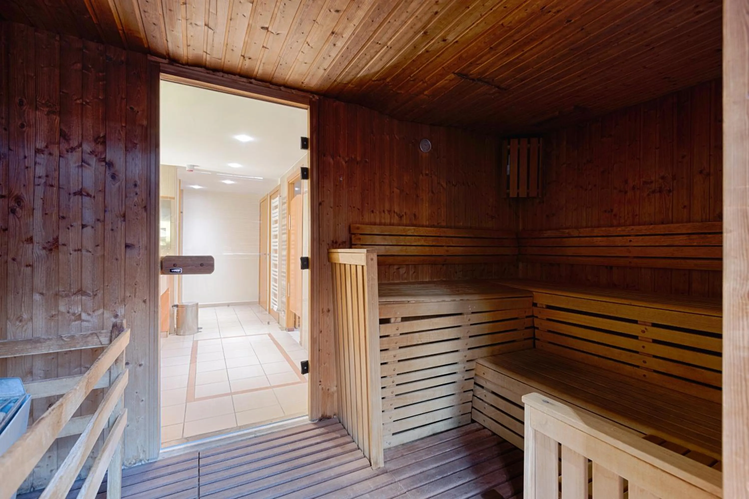 Sauna in Evergreen Laurel Hotel