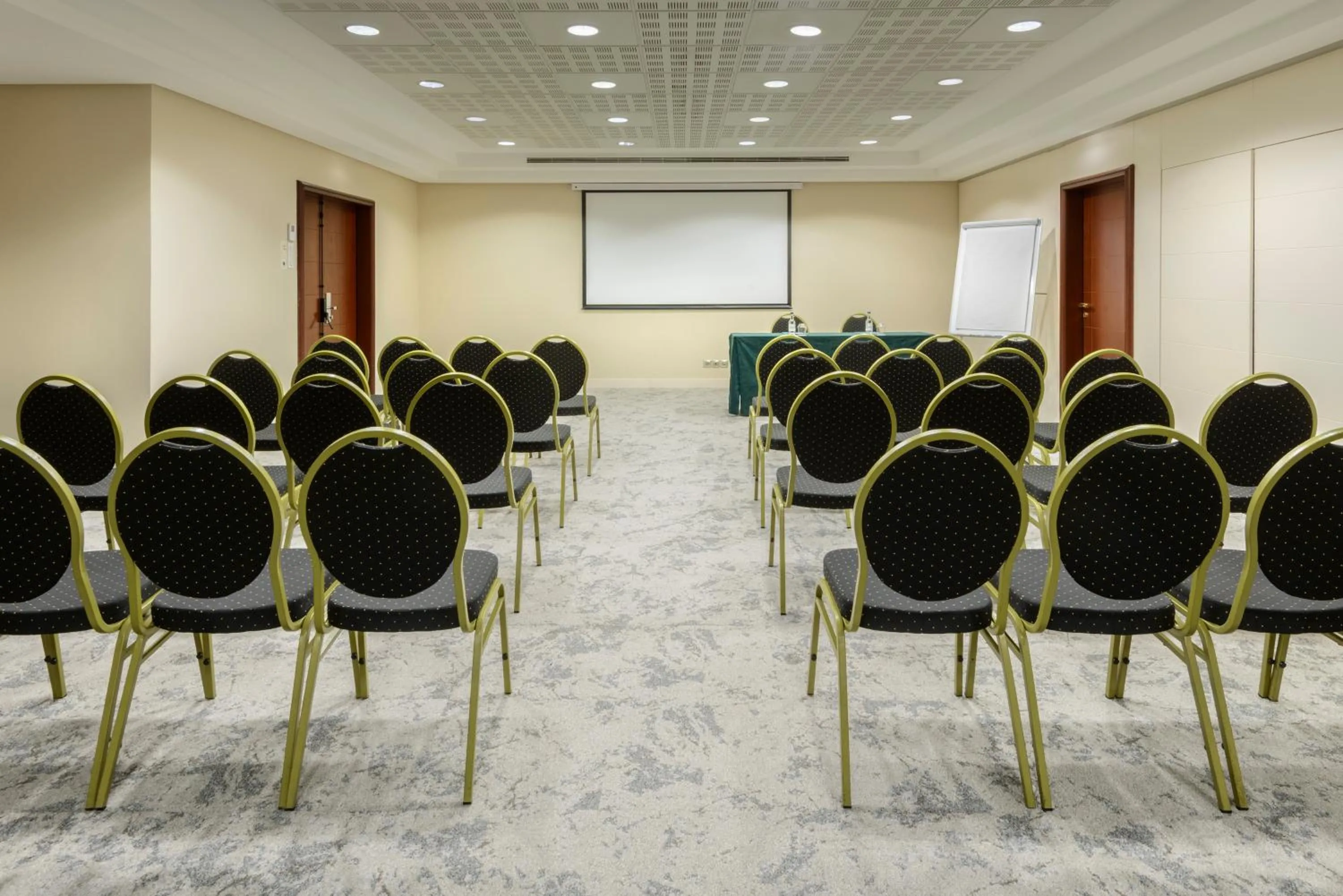 Meeting/conference room in Occidental Paris Levallois