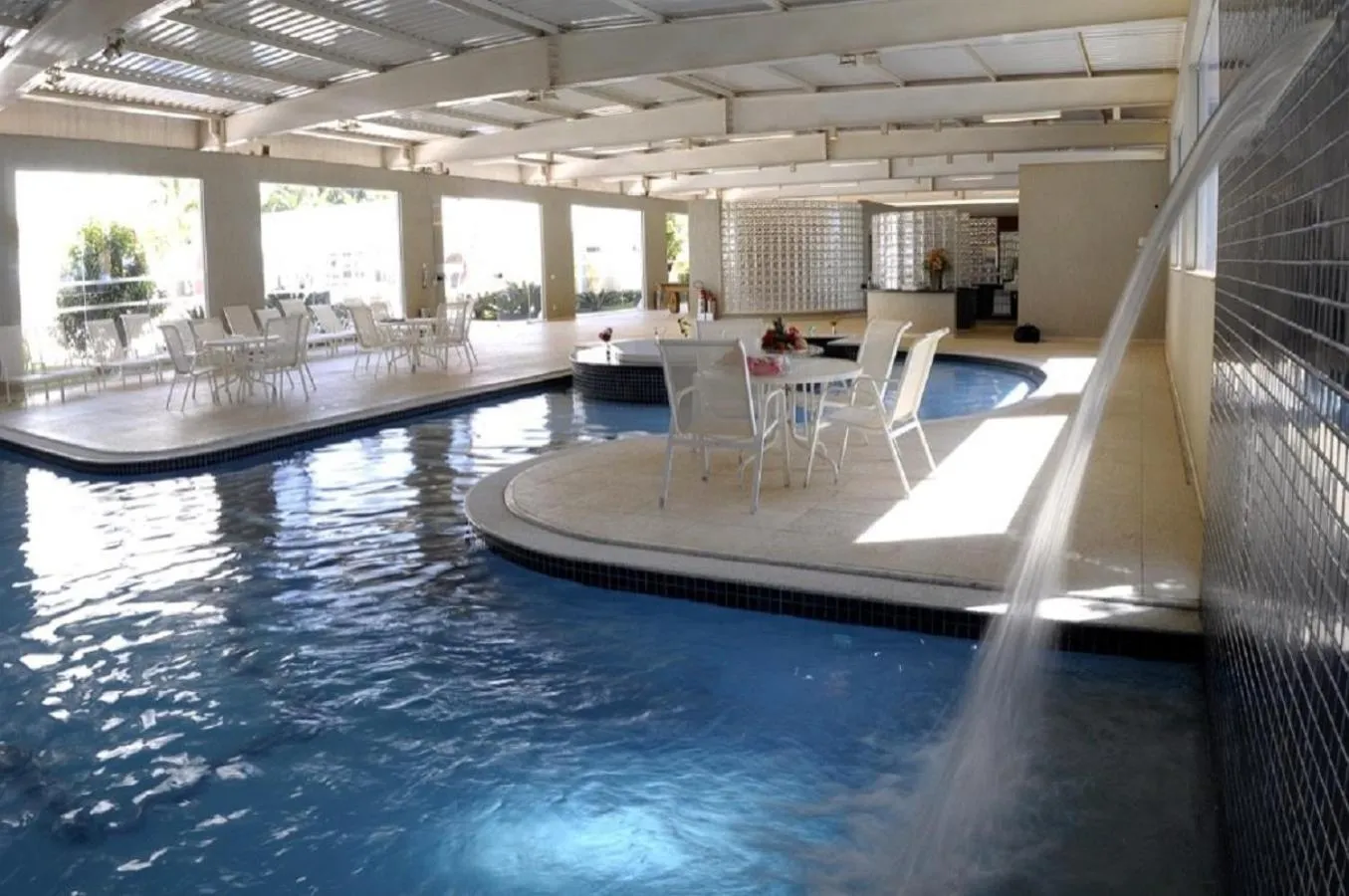 Swimming pool in Hotel Premium Campinas