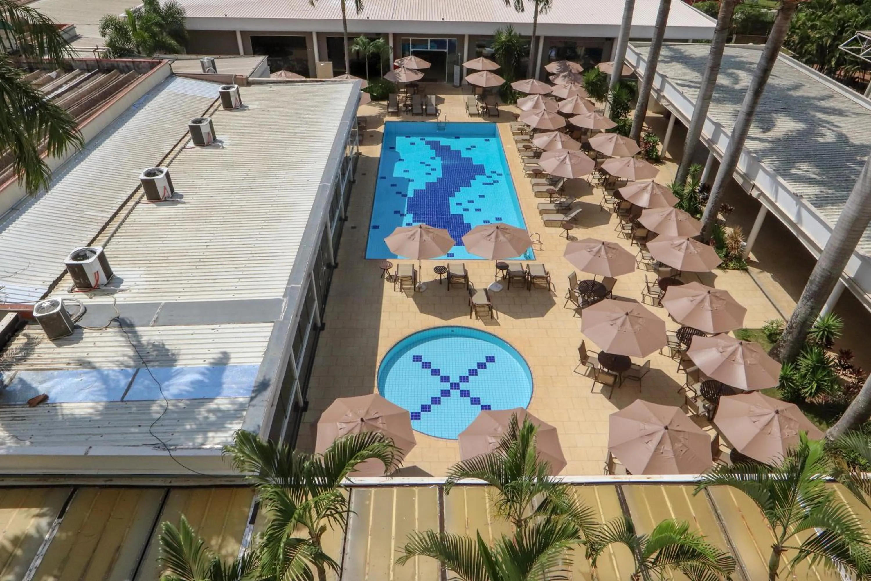 Pool view in Hotel Premium Campinas