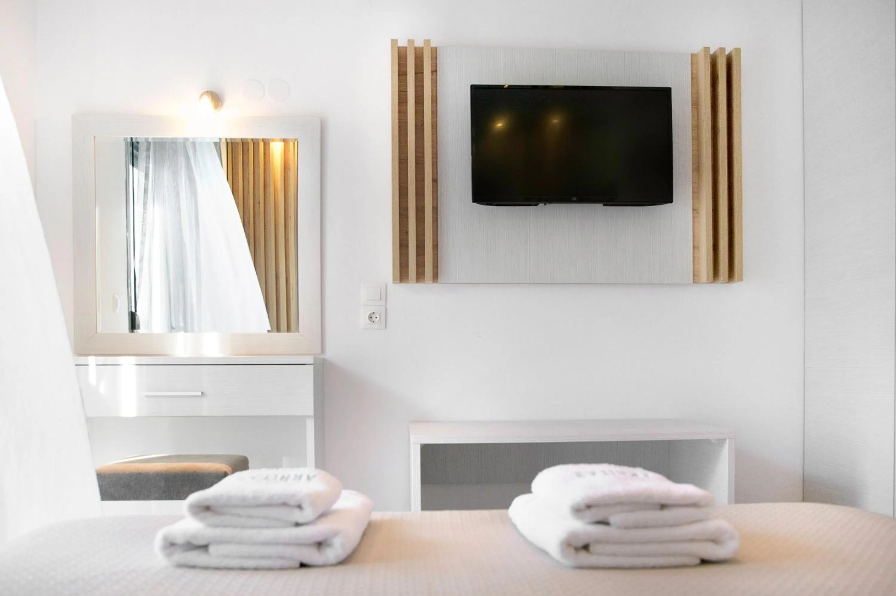 TV and multimedia, Bed in Akritas Hotel Pefkochori