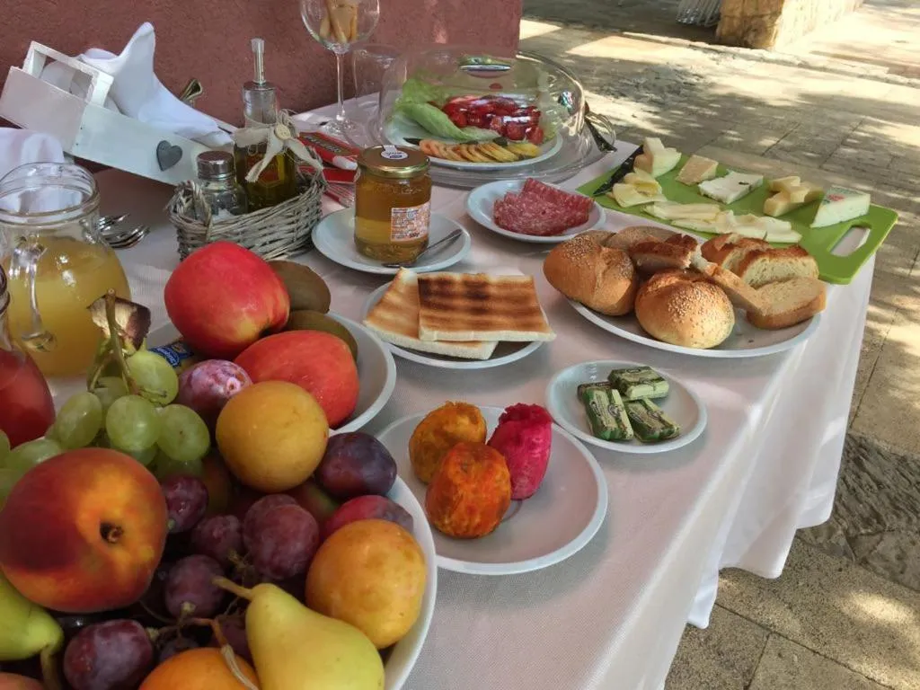 Buffet breakfast in Casa Realia