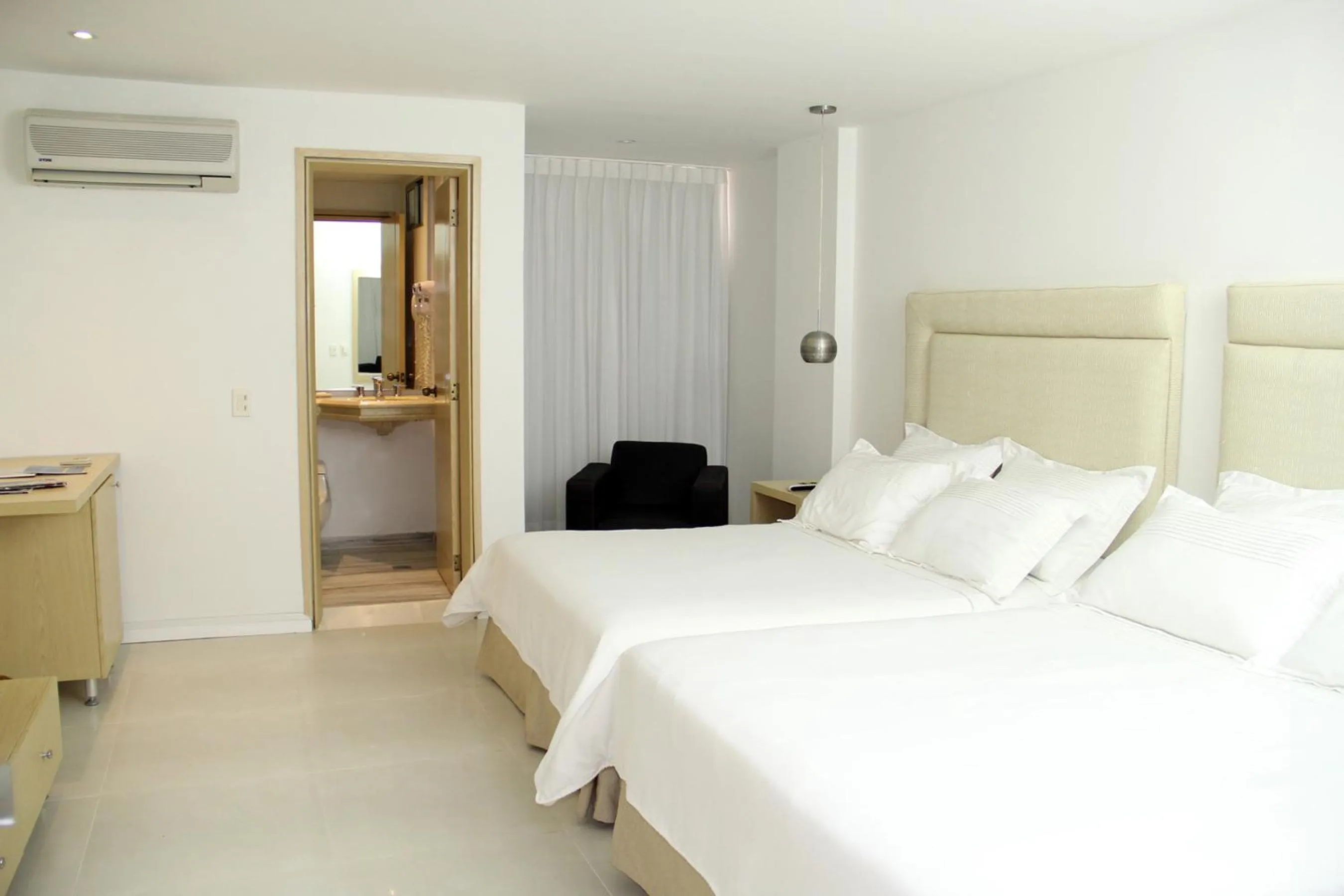 Photo of the whole room, Bed in Country International Hotel