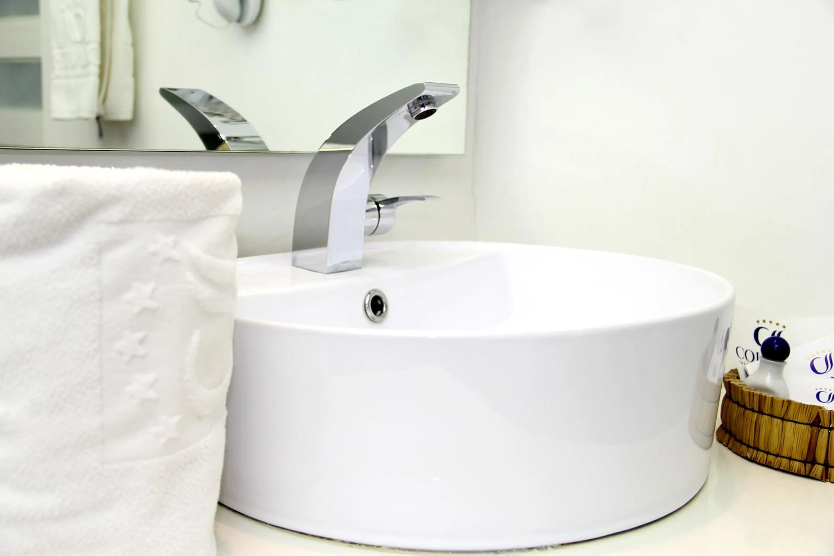 Toilet in Country International Hotel