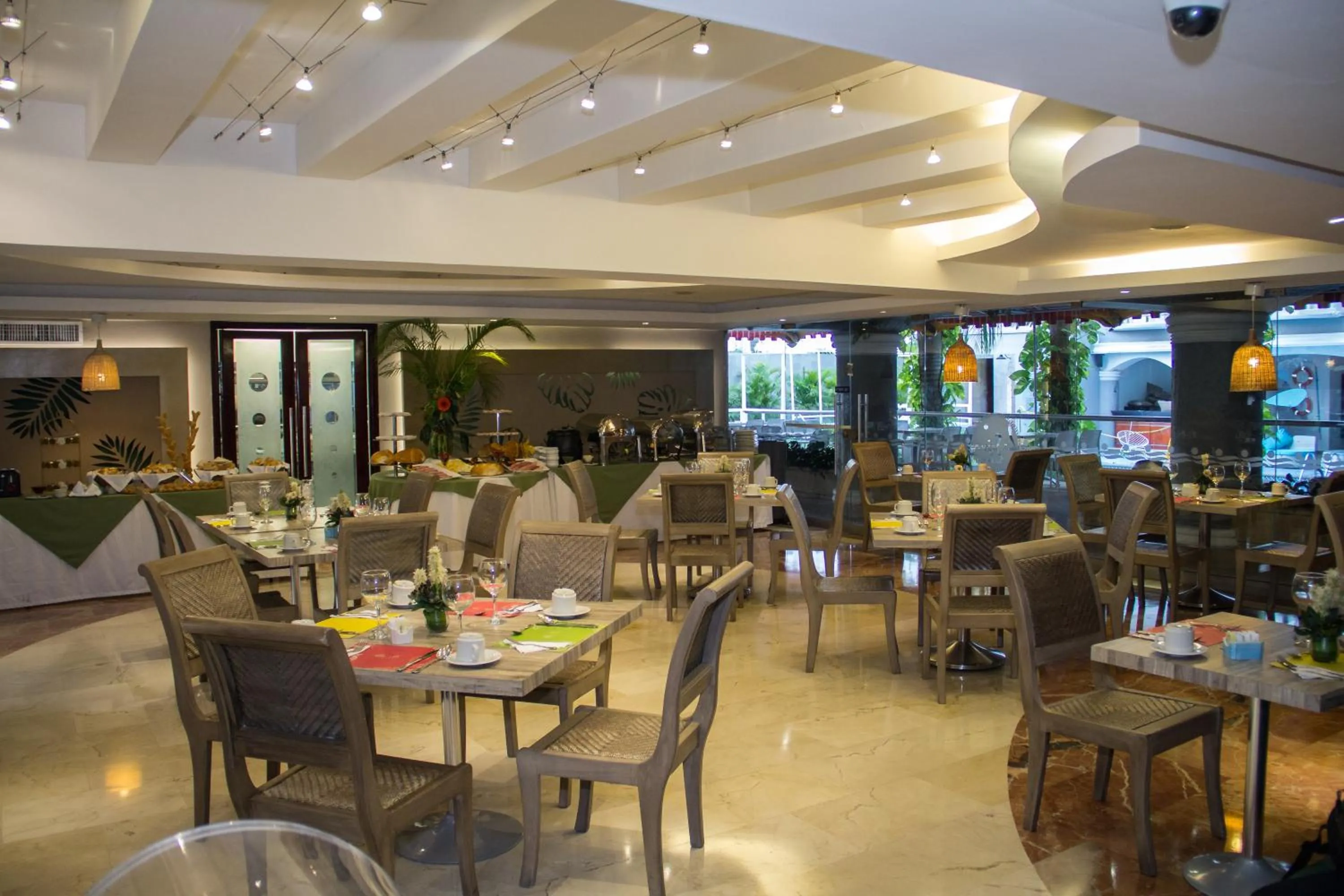 Restaurant/places to eat in Country International Hotel