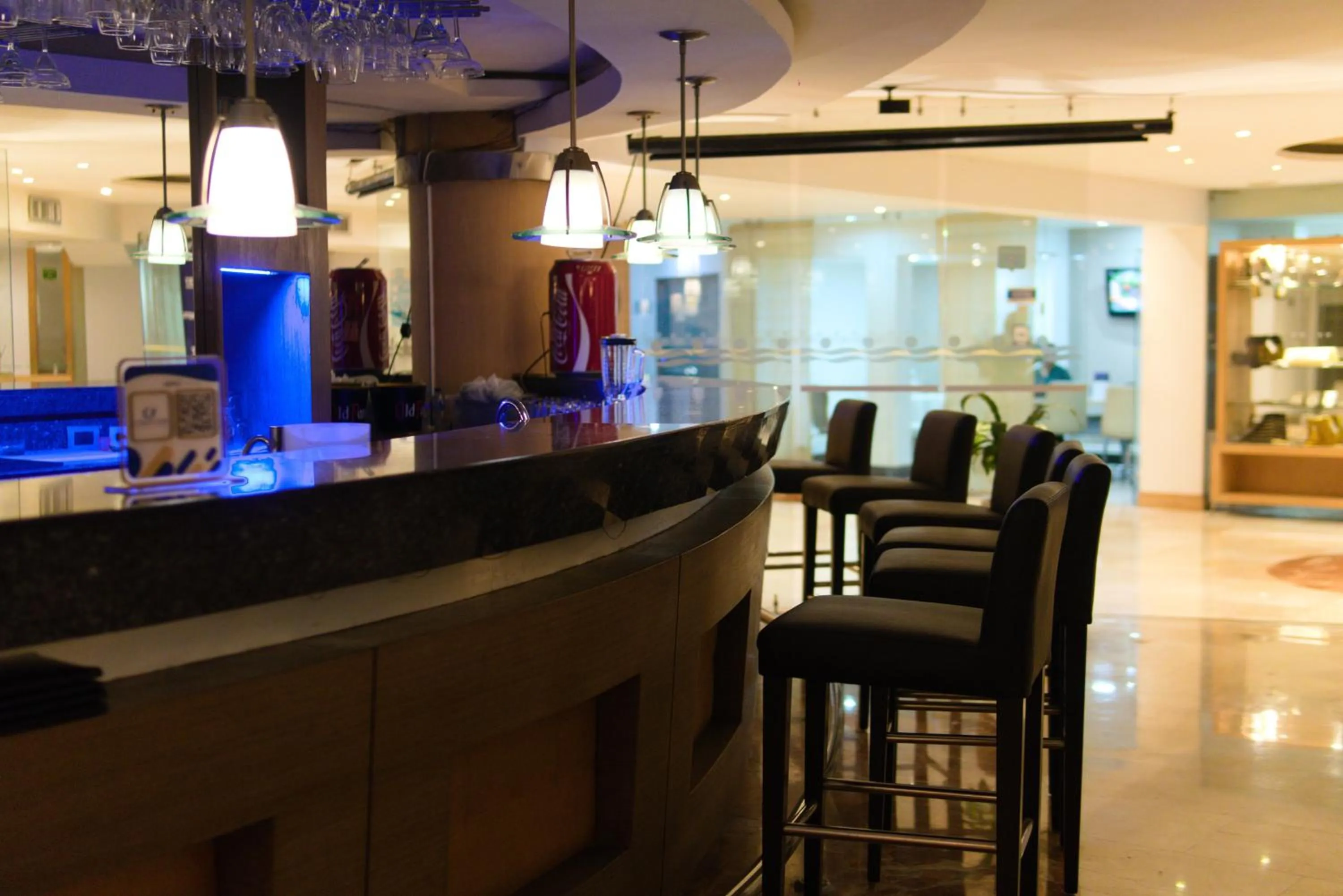 Restaurant/places to eat in Country International Hotel