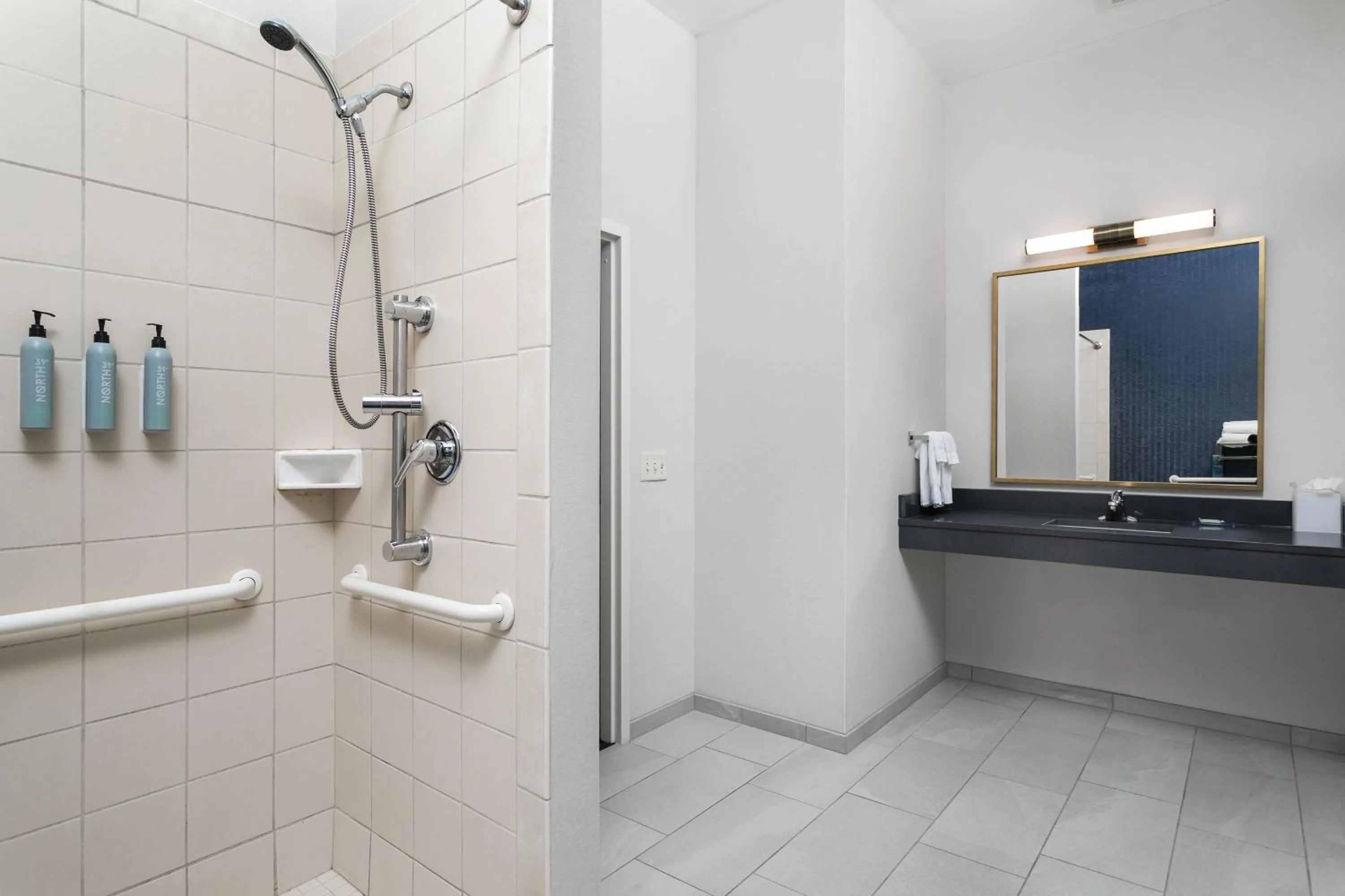 Bathroom in Fairfield Inn & Suites by Marriott Chattanooga South East Ridge