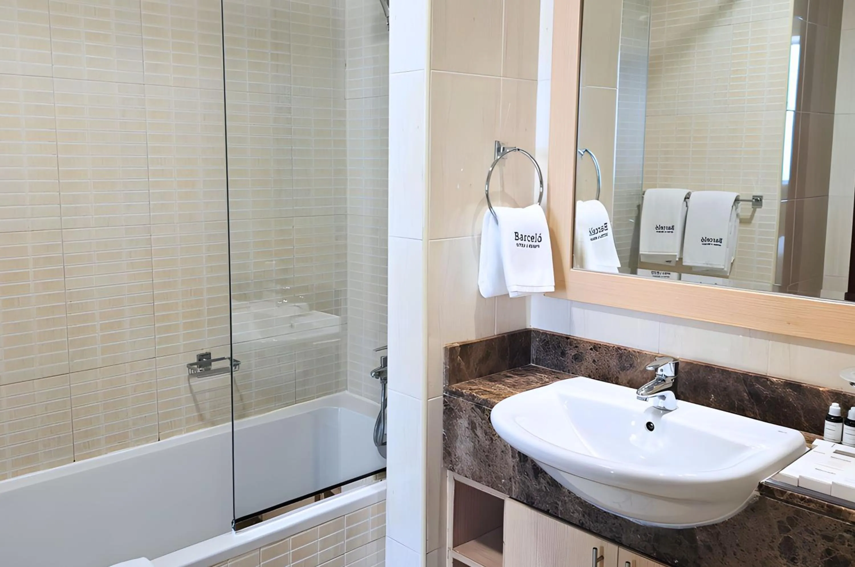 Shower in Barceló Residences Dubai Marina