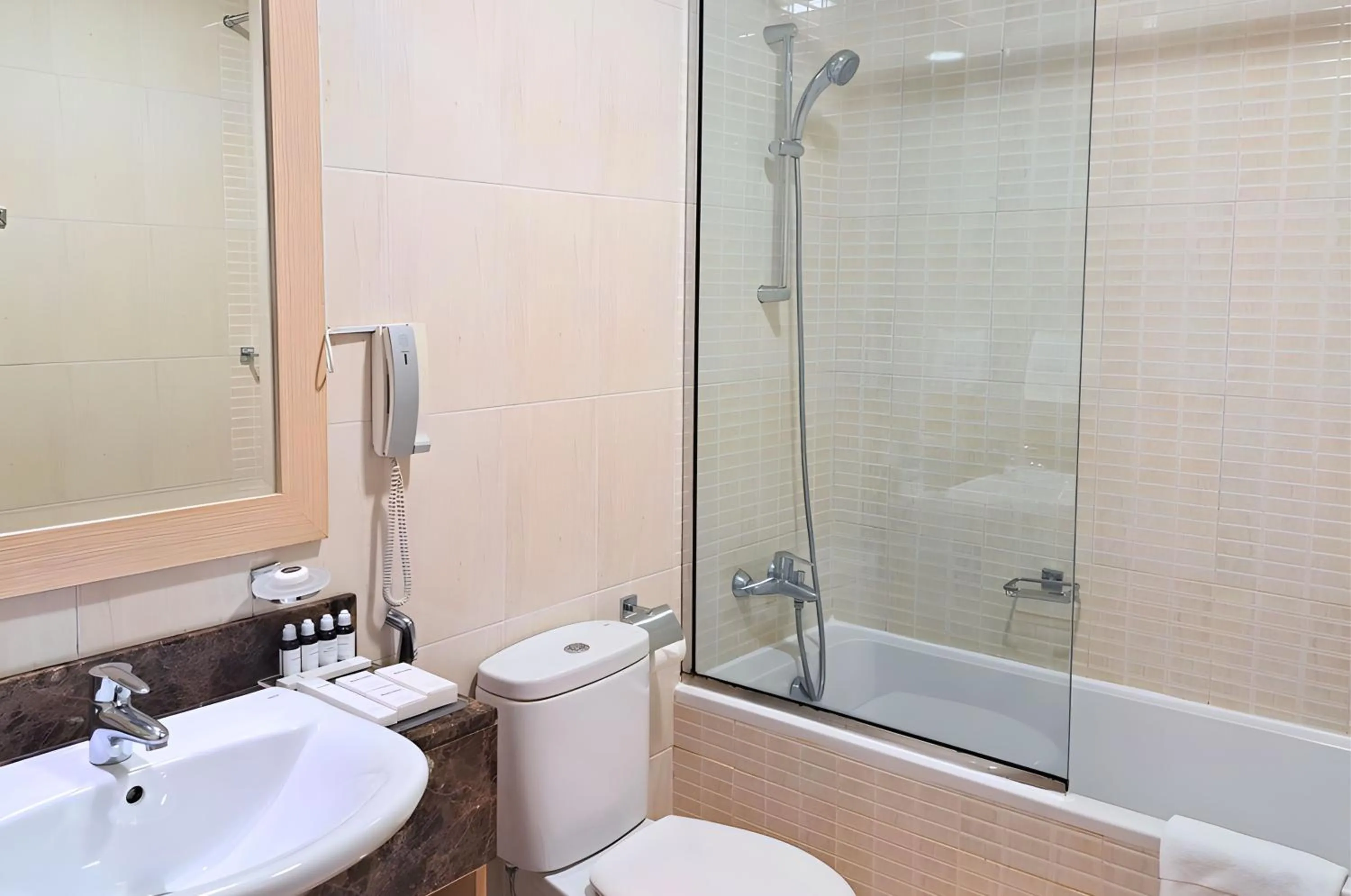 Shower in Barceló Residences Dubai Marina