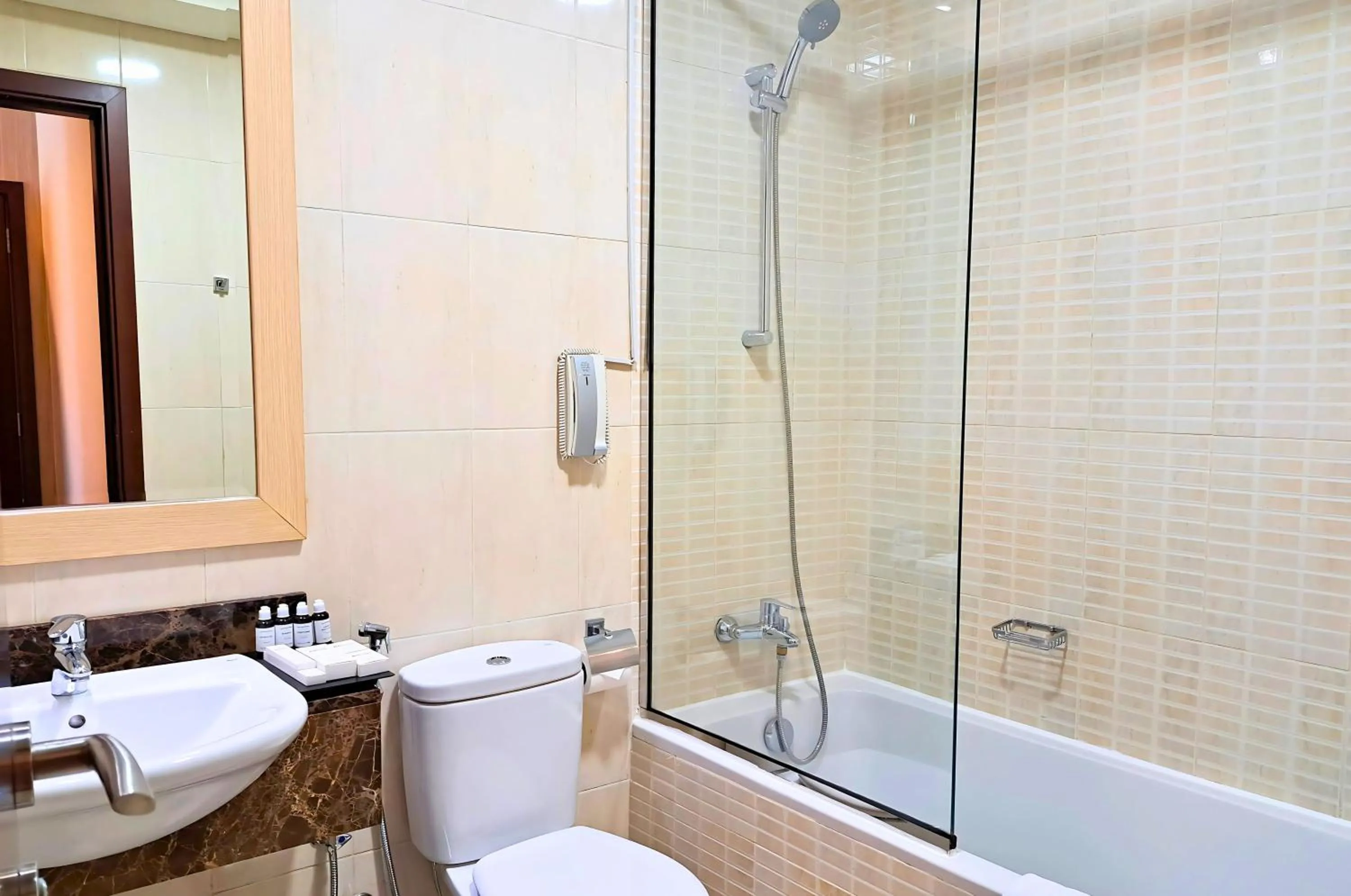 Shower in Barceló Residences Dubai Marina