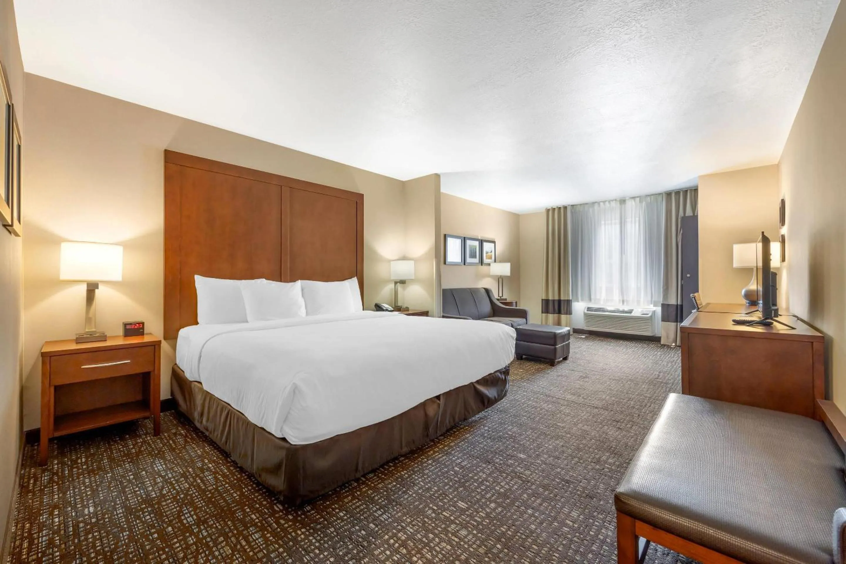 Bedroom, Bed in Comfort Inn & Suites Orem - Provo