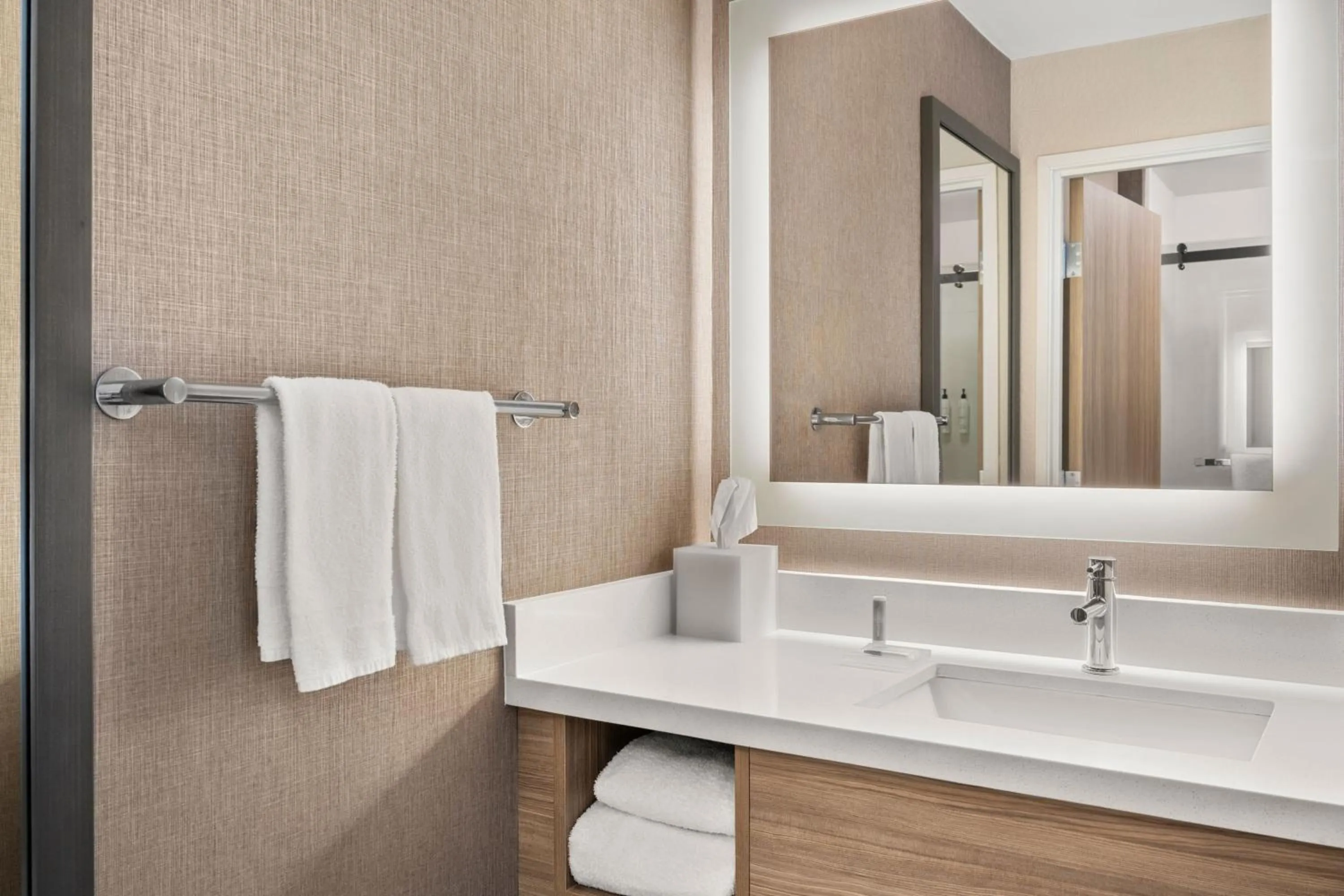 Bathroom in SpringHill Suites by Marriott Chicago Bolingbrook