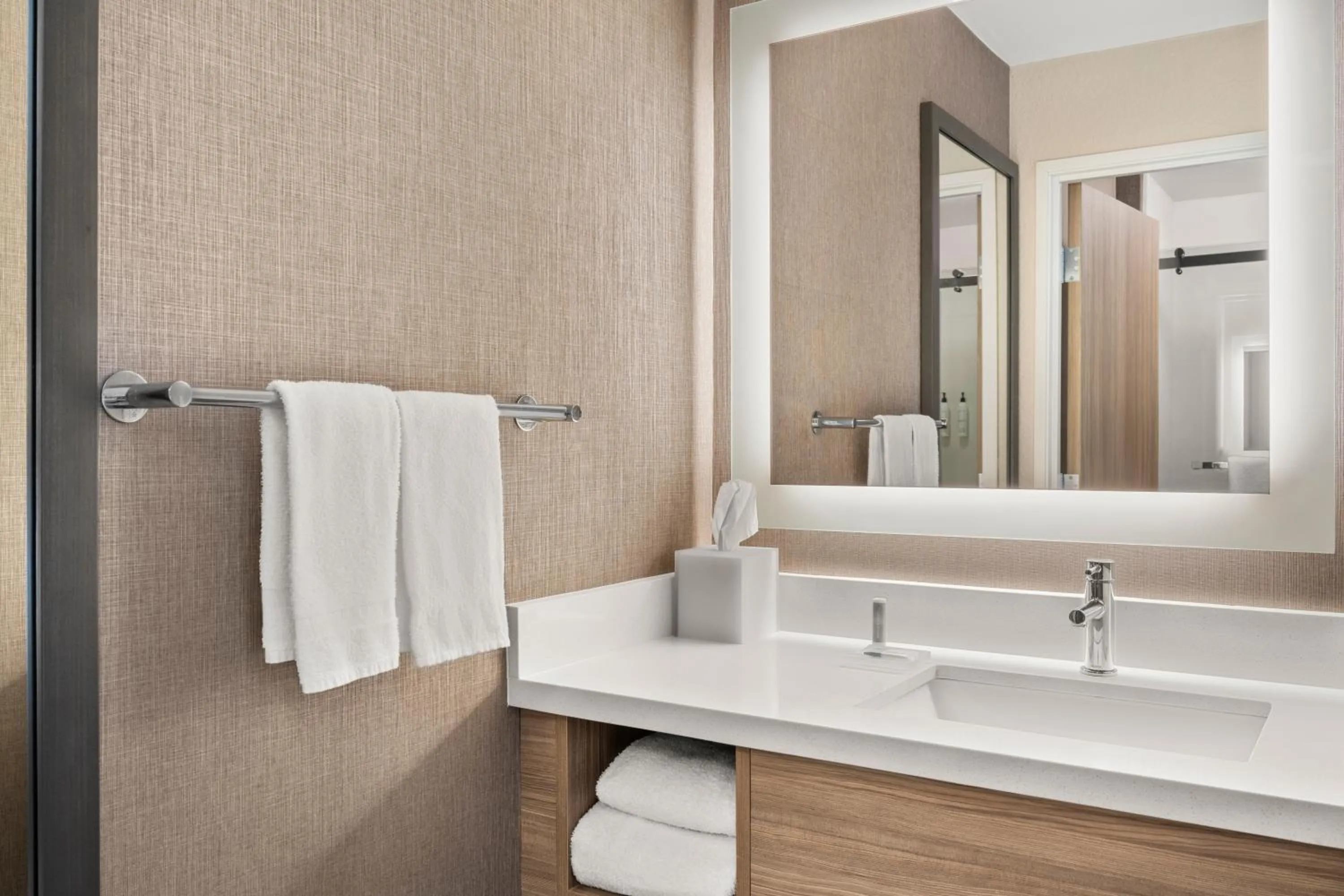 Bathroom in SpringHill Suites by Marriott Chicago Bolingbrook