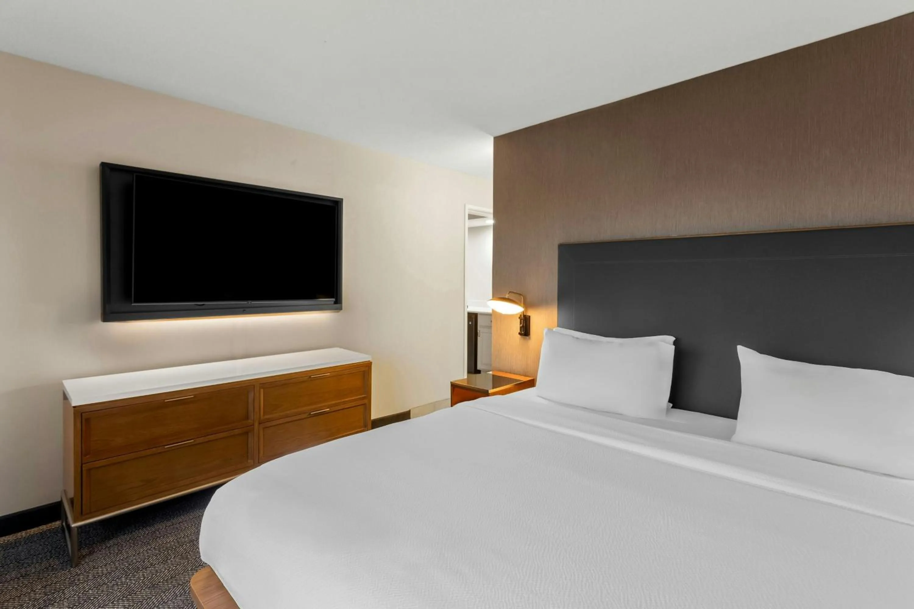 Photo of the whole room, Bed in Courtyard Chicago Southeast/Hammond, Indiana