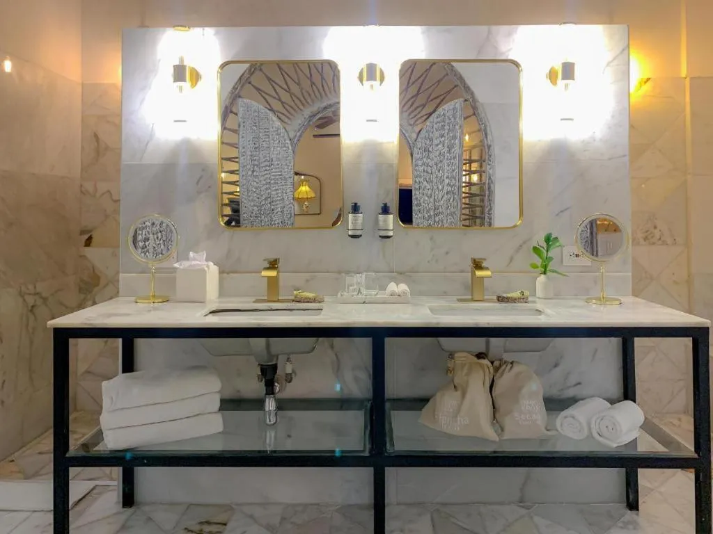 Bathroom in Hotel Boutique El Marqués By GEH Suites