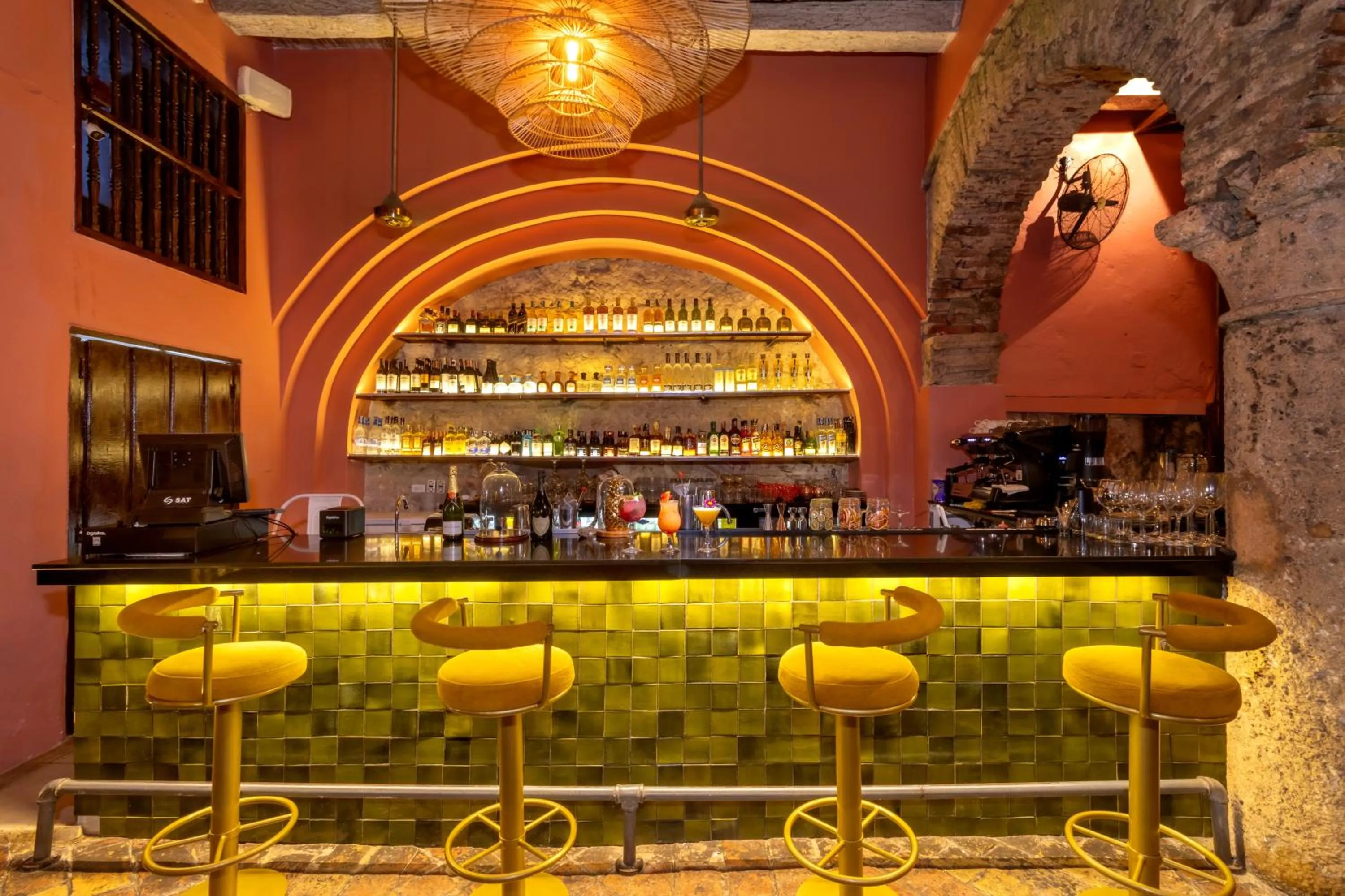 Lounge or bar in El Marques Hotel Boutique By GEH Suites