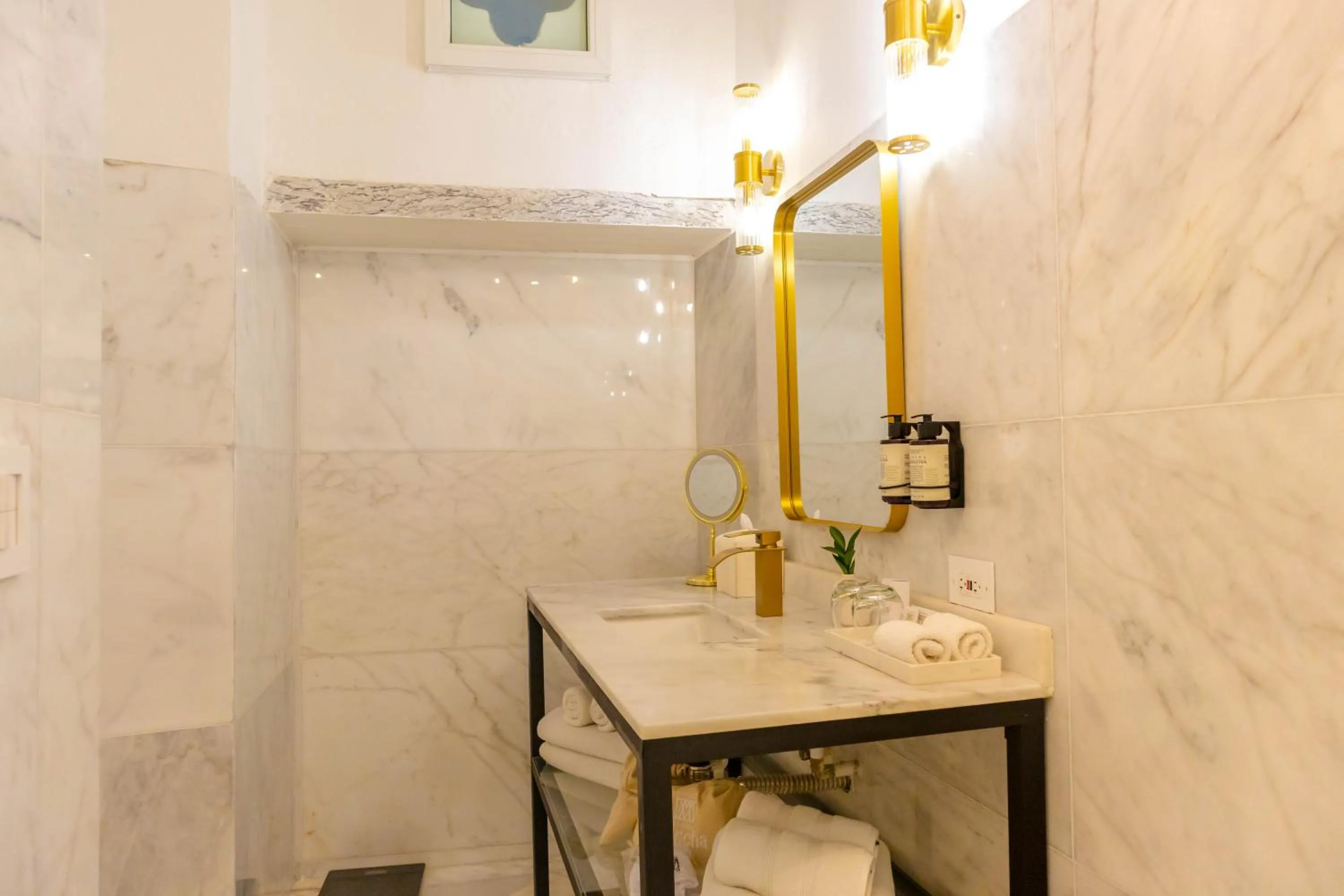 Bathroom in Hotel Boutique El Marqués By GEH Suites