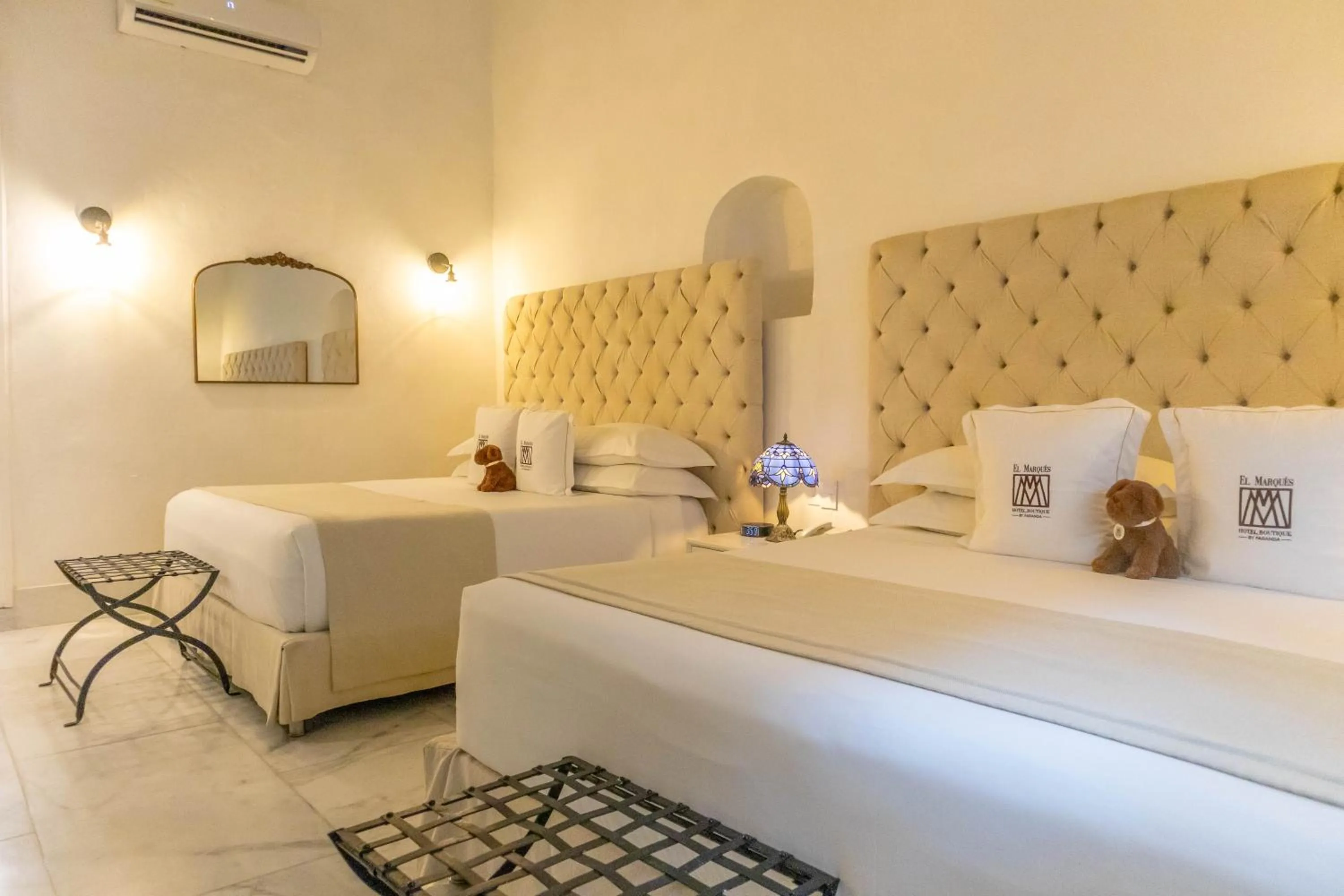 Bed in Hotel Boutique El Marqués By GEH Suites