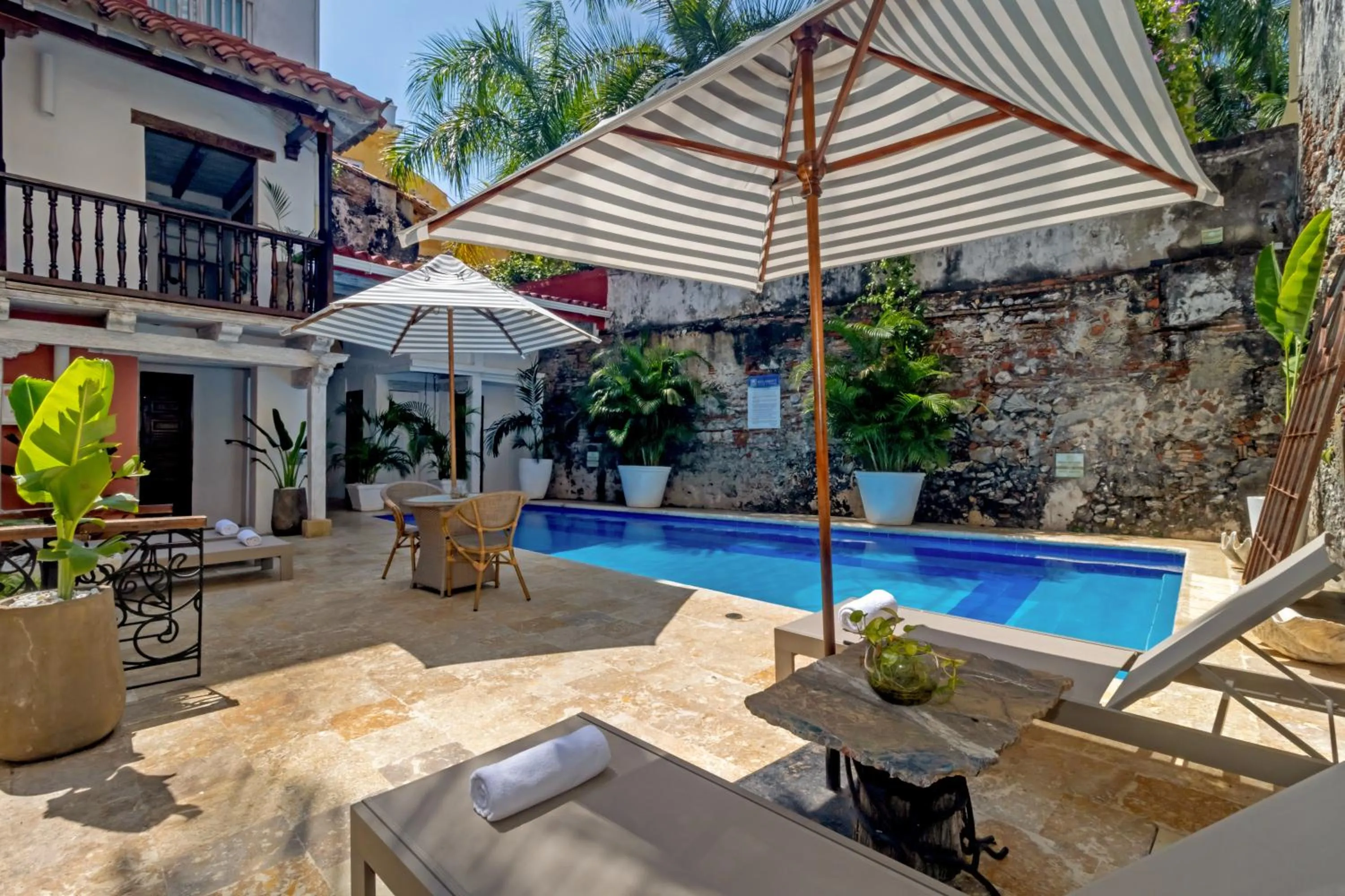 Day in El Marques Hotel Boutique By GEH Suites