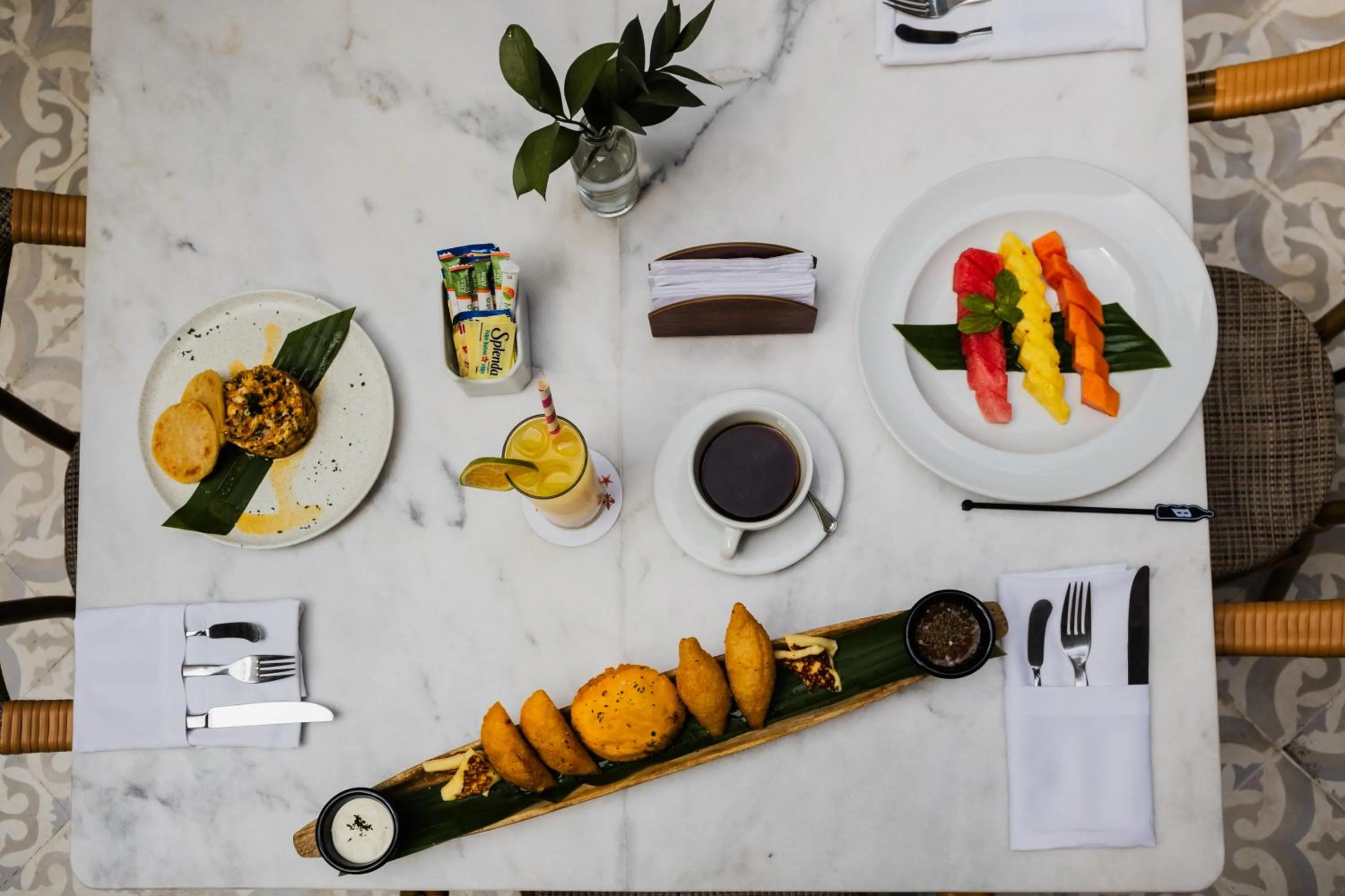 Food and drinks in Hotel Boutique El Marqués By GEH Suites