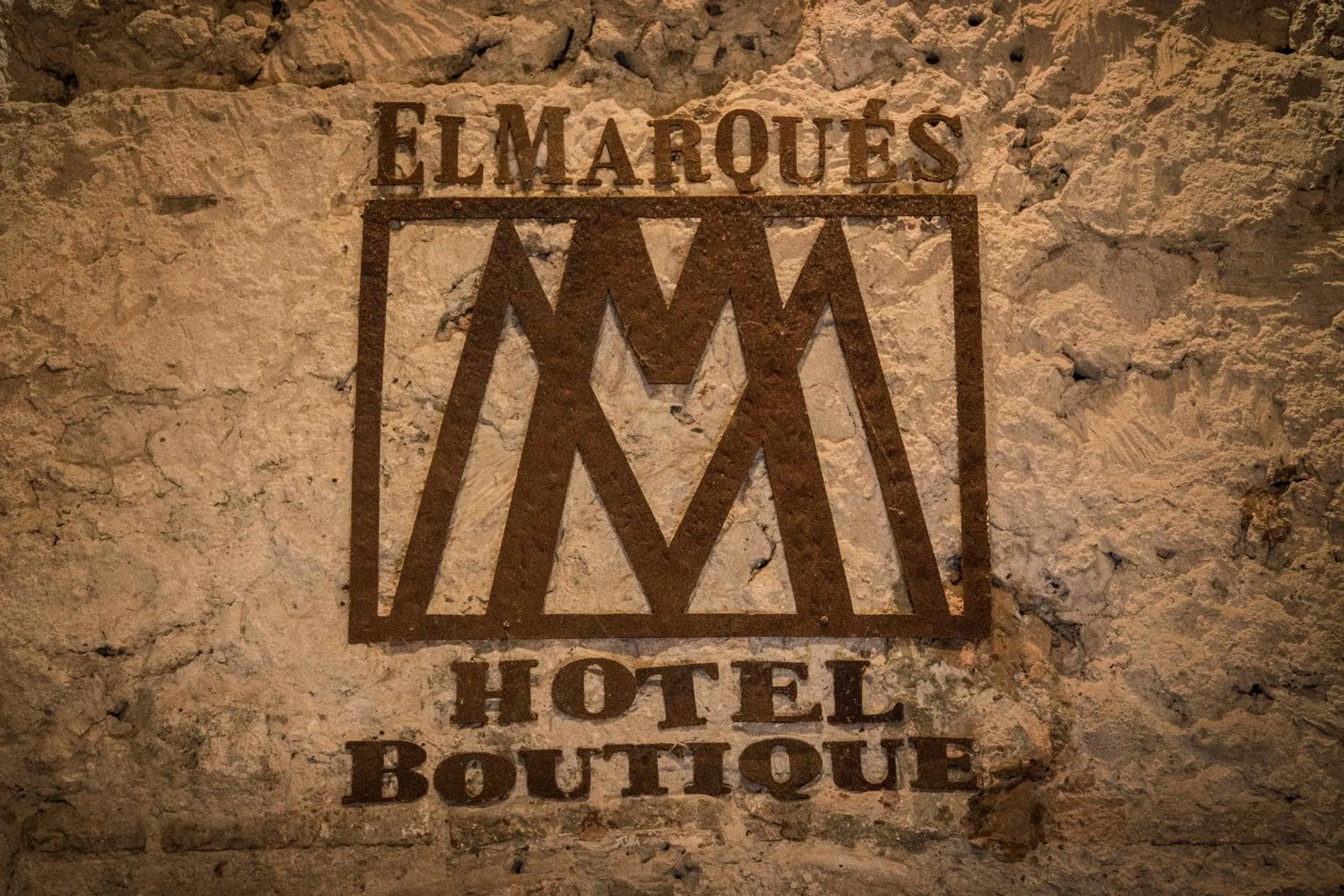 Logo/Certificate/Sign in Hotel Boutique El Marqués By GEH Suites