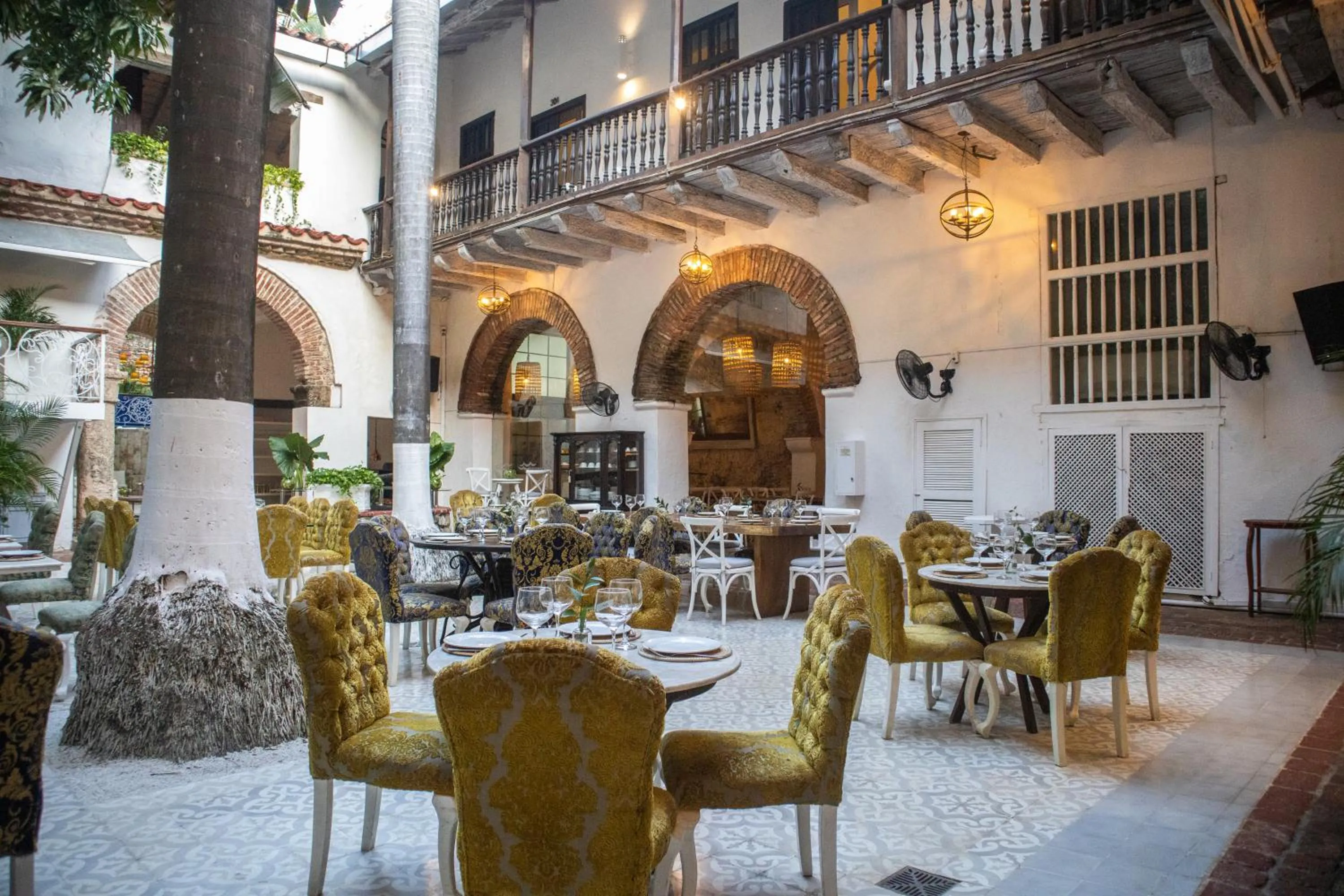 Restaurant/places to eat in Hotel Boutique El Marqués By GEH Suites