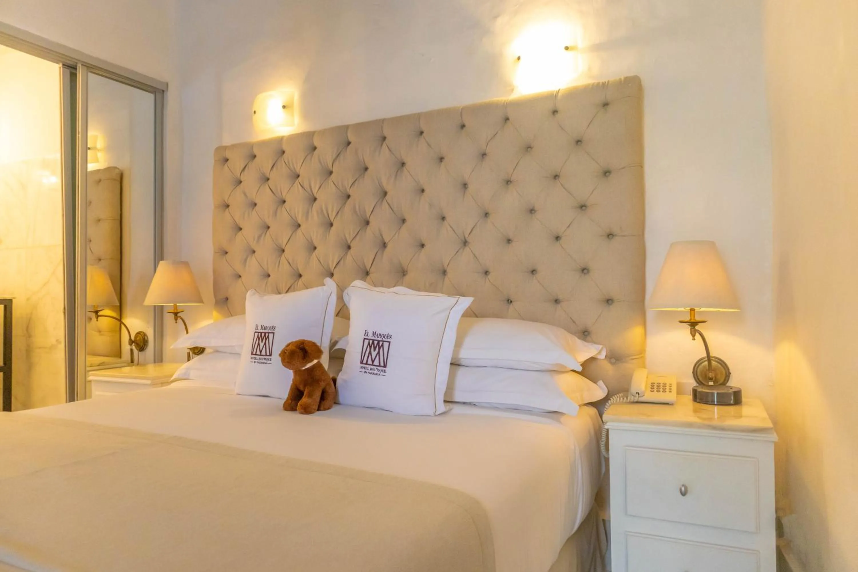 Bed in Hotel Boutique El Marqués By GEH Suites