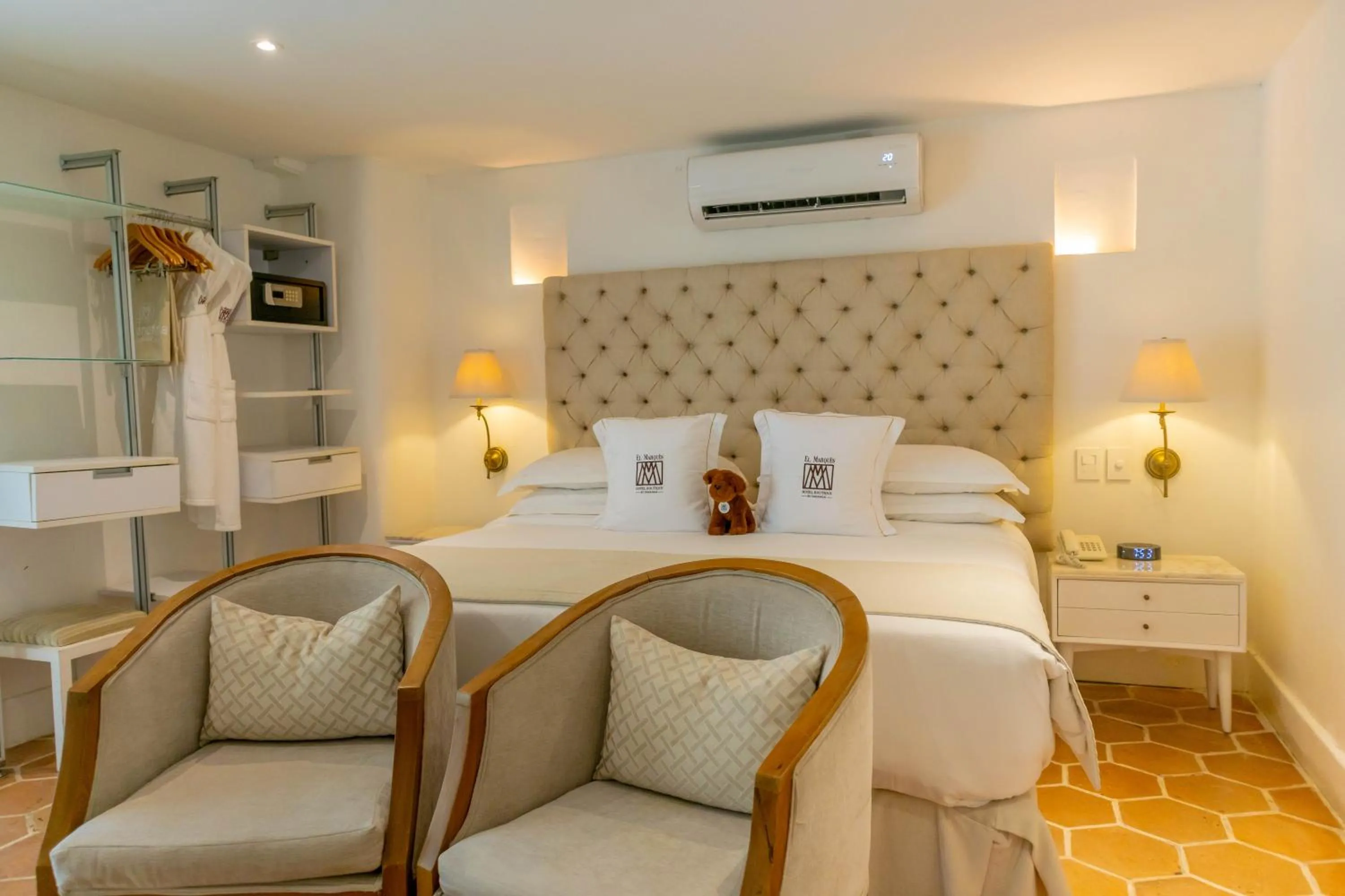 Bed in Hotel Boutique El Marqués By GEH Suites