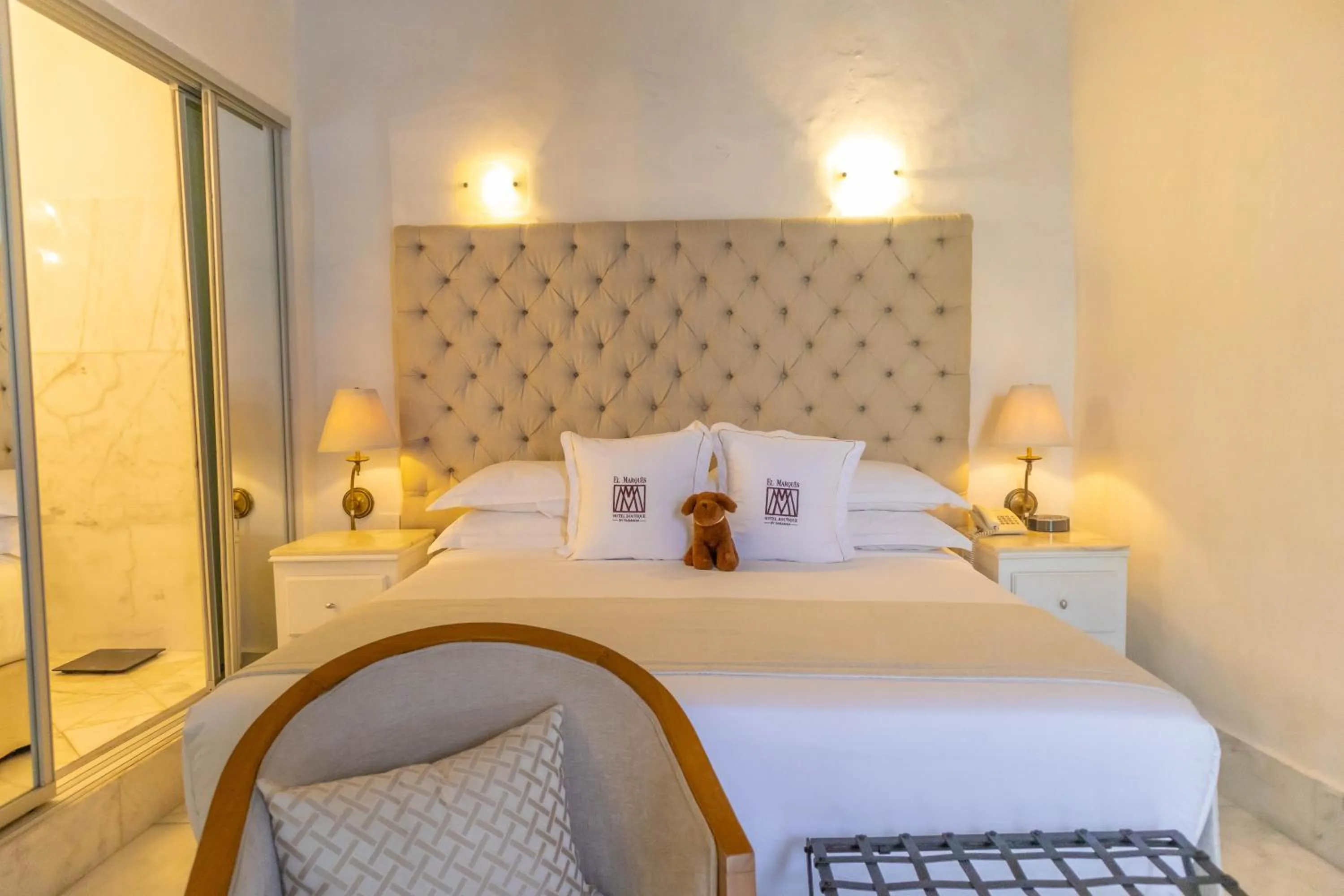 Bed in Hotel Boutique El Marqués By GEH Suites