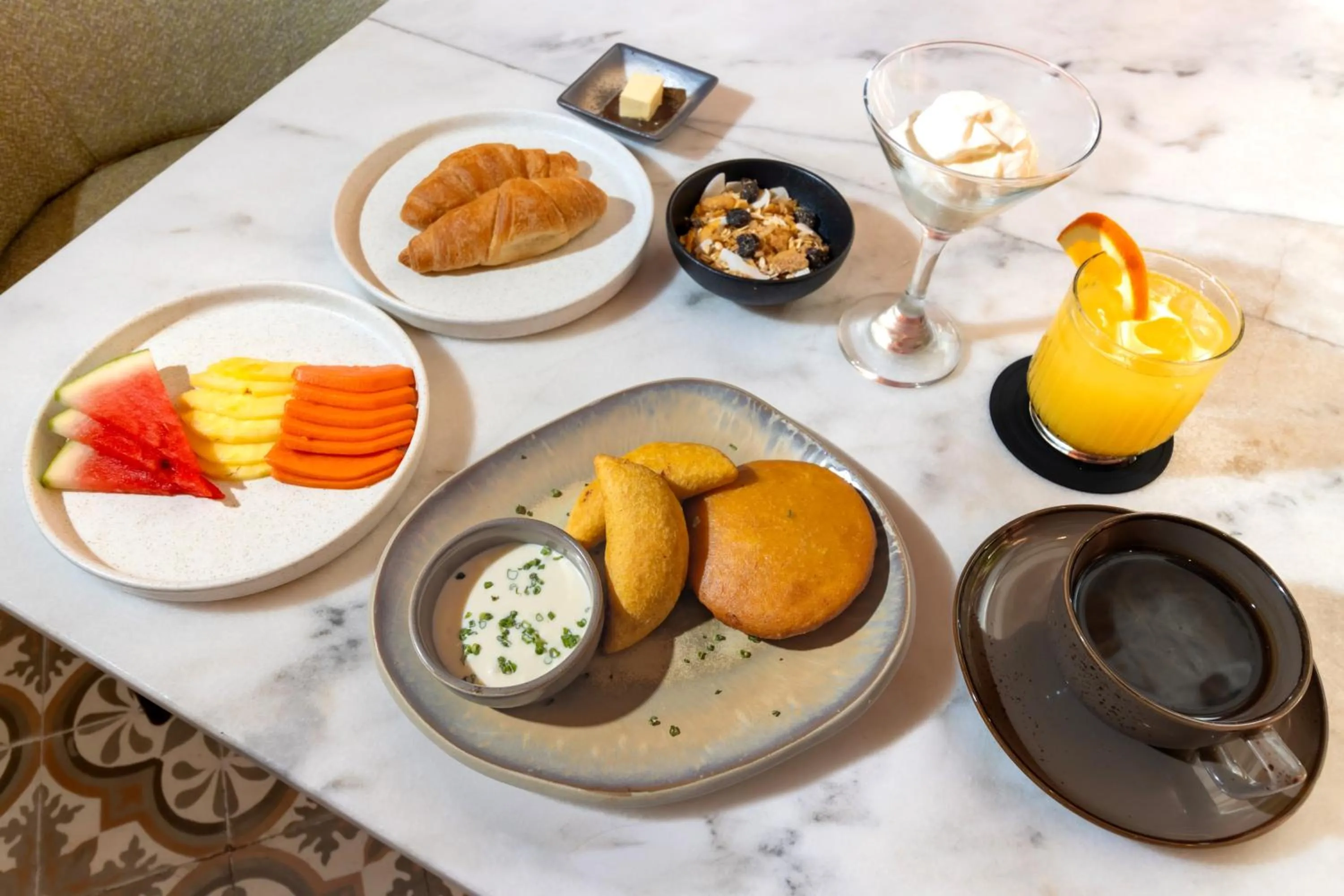 Food and drinks in El Marques Hotel Boutique By GEH Suites