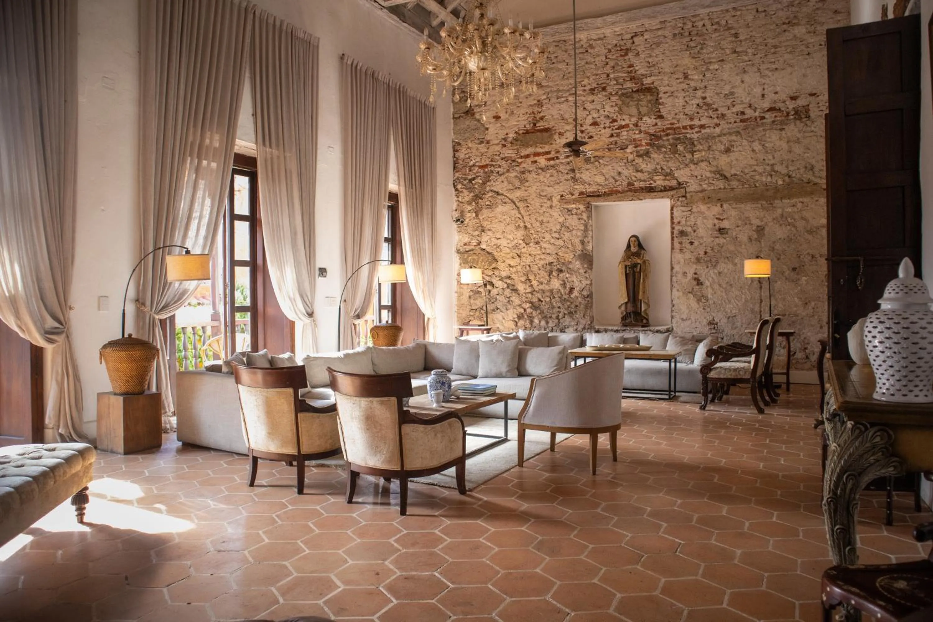 Seating area in Hotel Boutique El Marqués By GEH Suites
