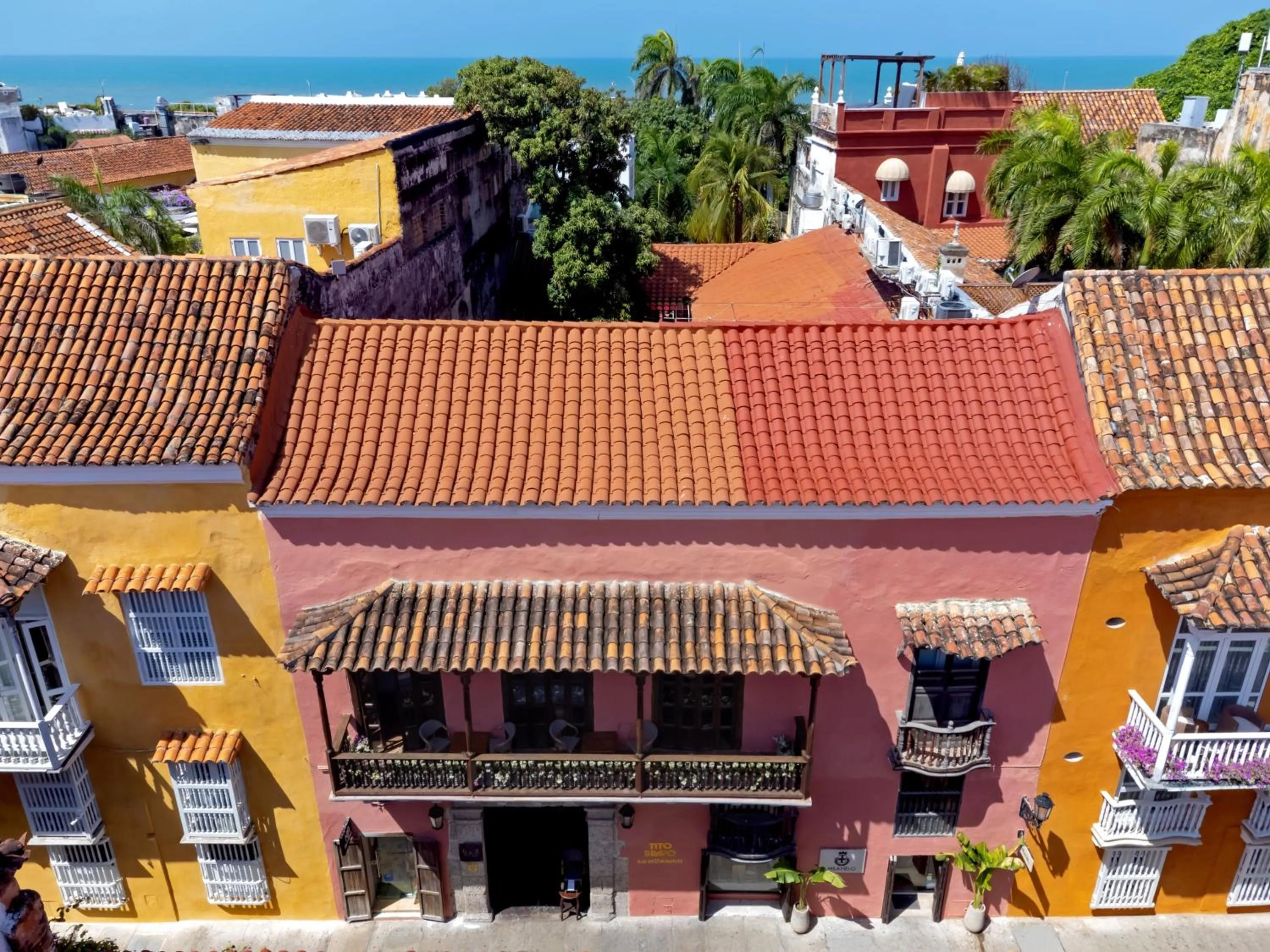 Neighbourhood in El Marques Hotel Boutique By GEH Suites