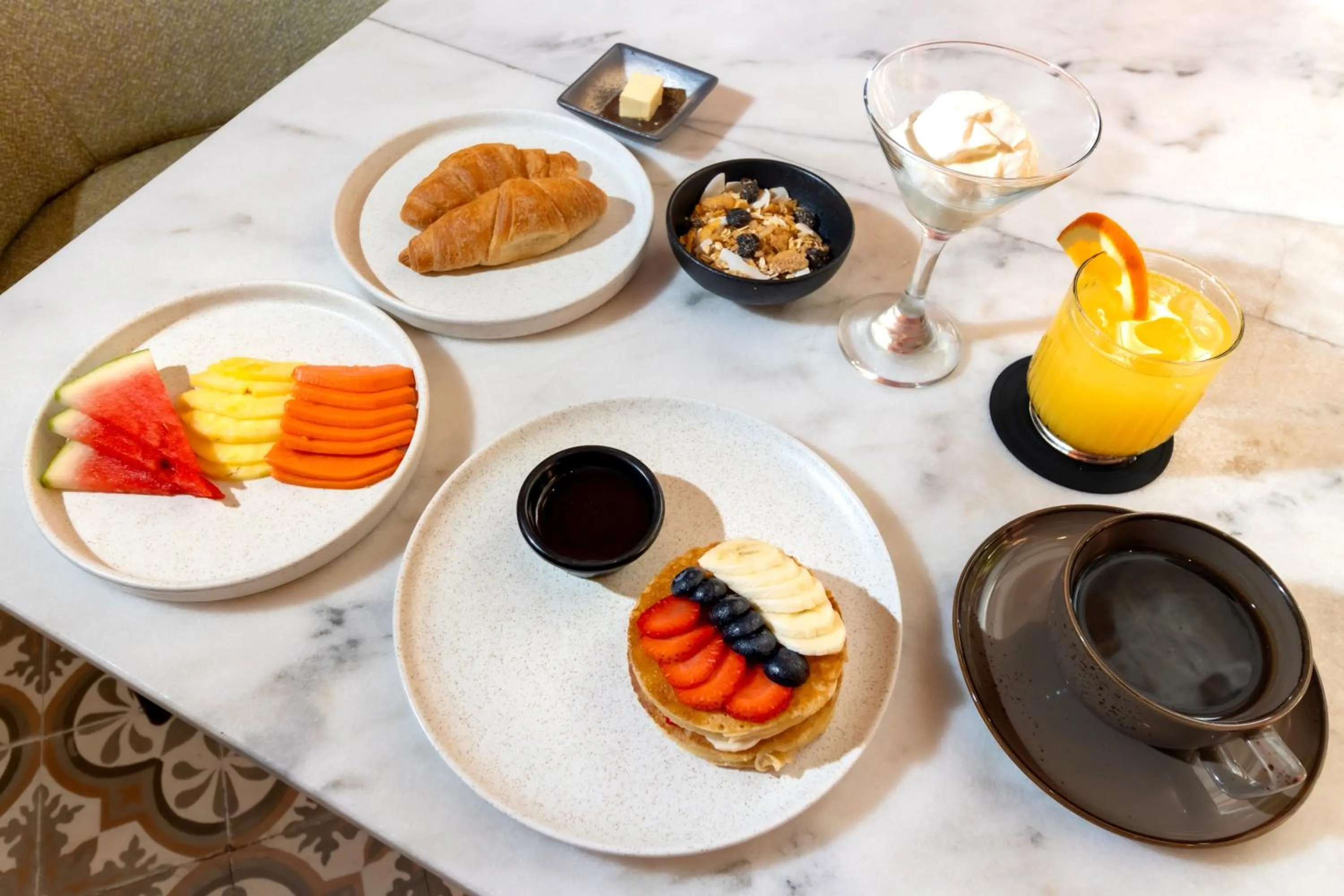 Food and drinks in El Marques Hotel Boutique By GEH Suites