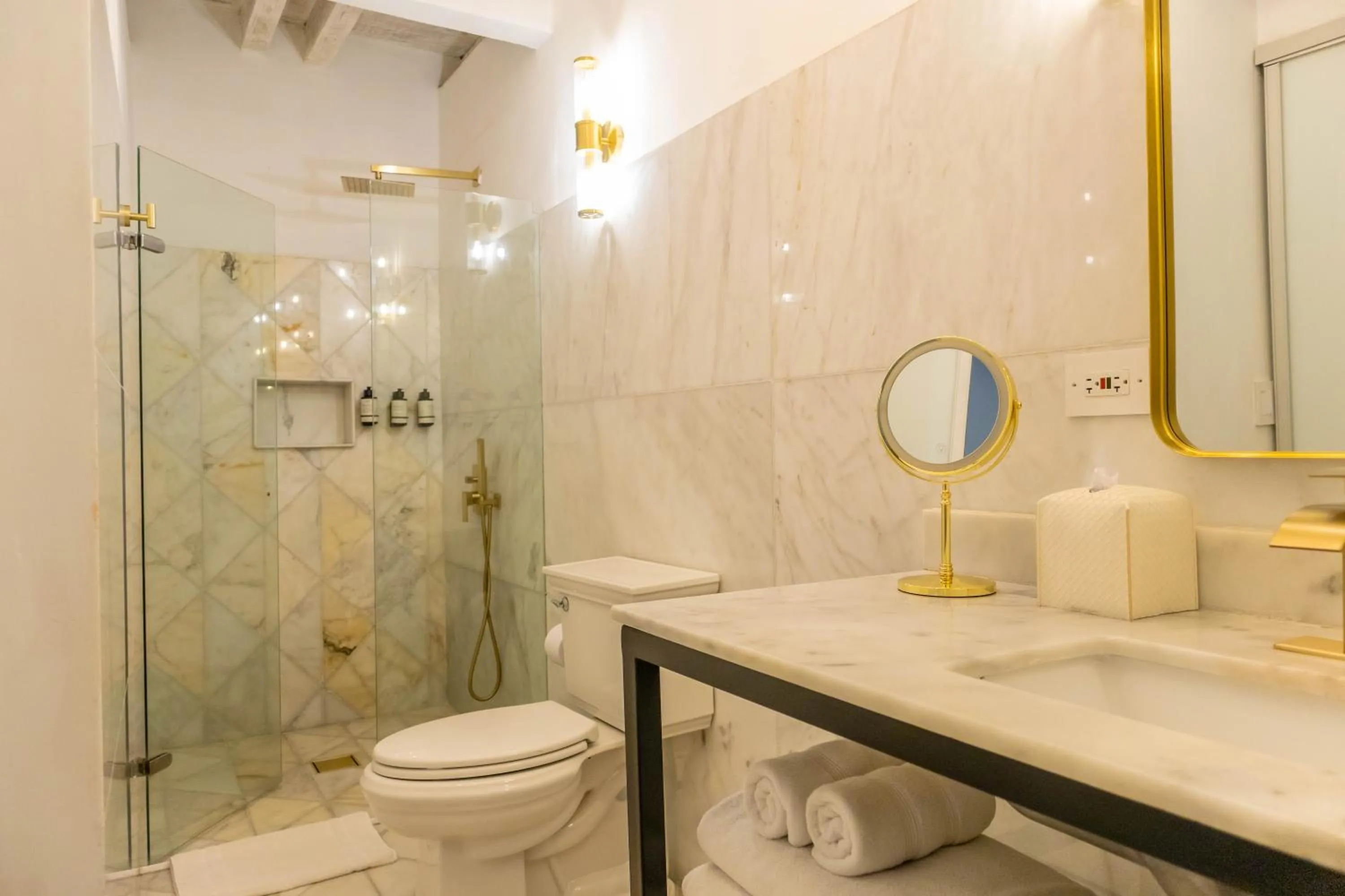 Bathroom in Hotel Boutique El Marqués By GEH Suites