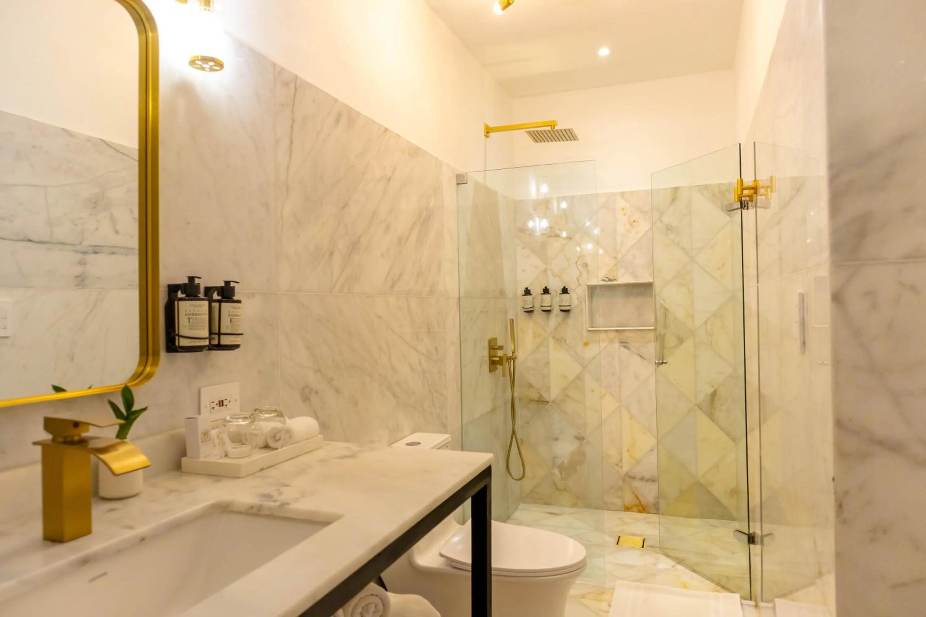 Bathroom in Hotel Boutique El Marqués By GEH Suites