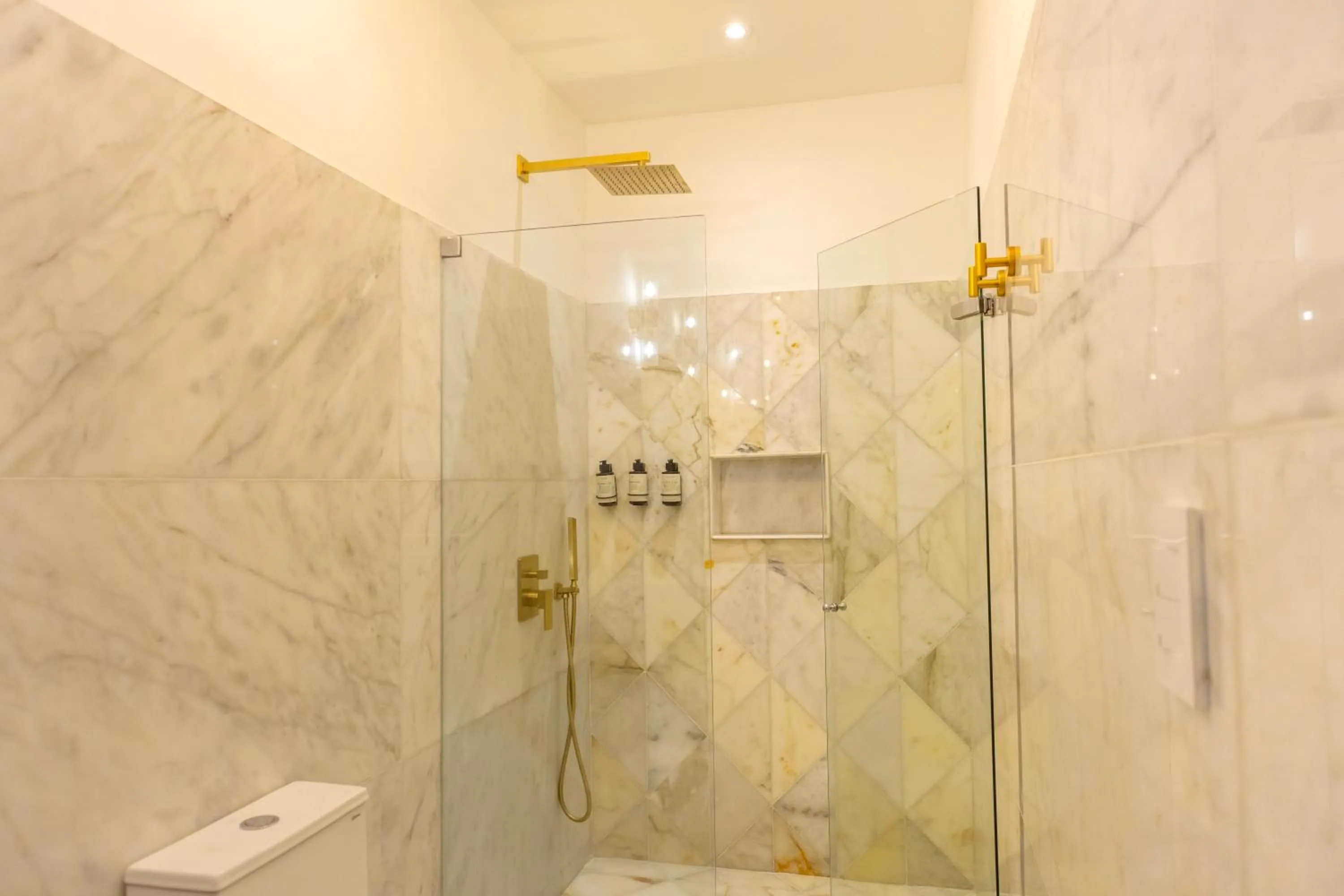 Bathroom in Hotel Boutique El Marqués By GEH Suites