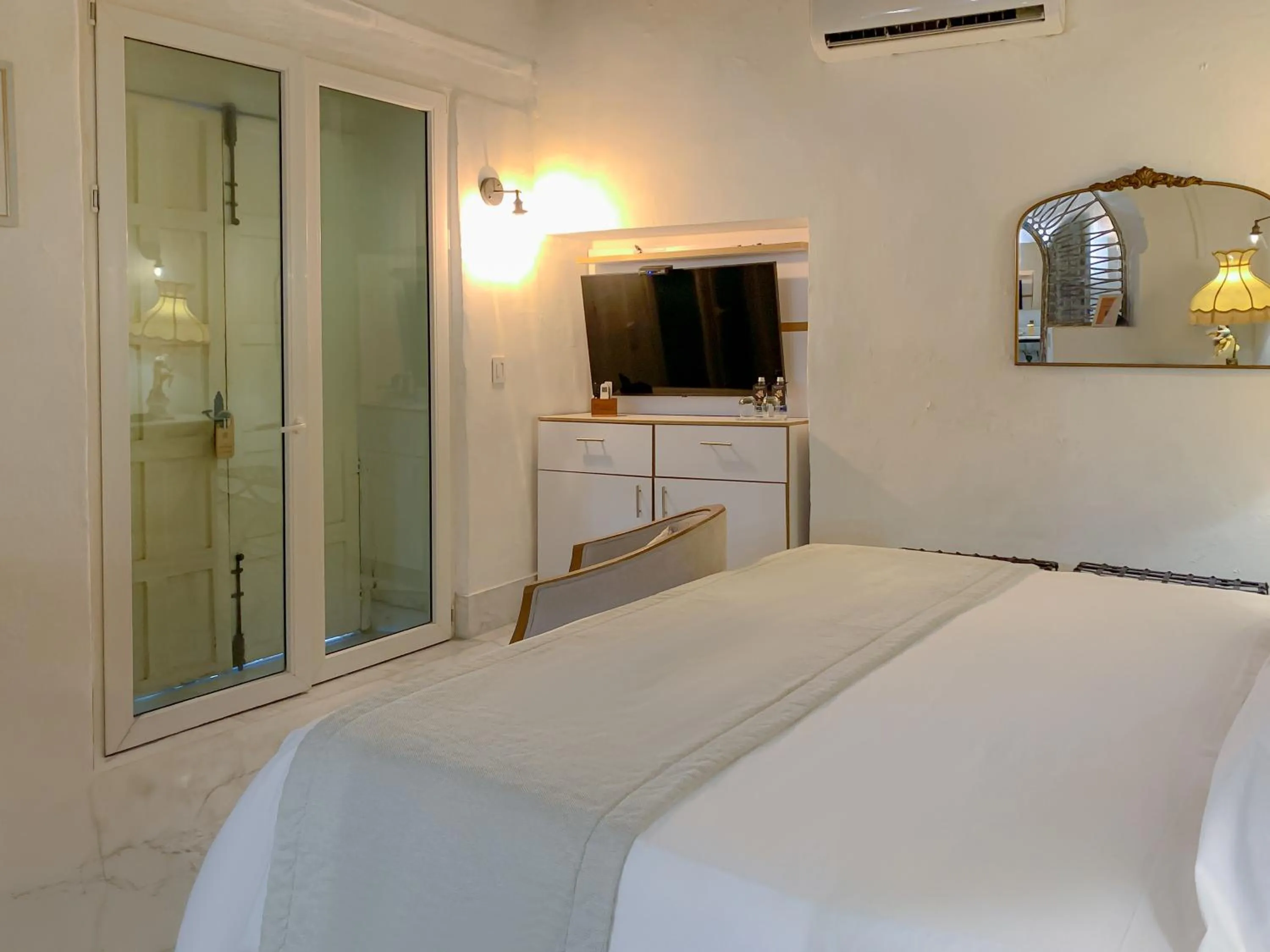 Bed in Hotel Boutique El Marqués By GEH Suites