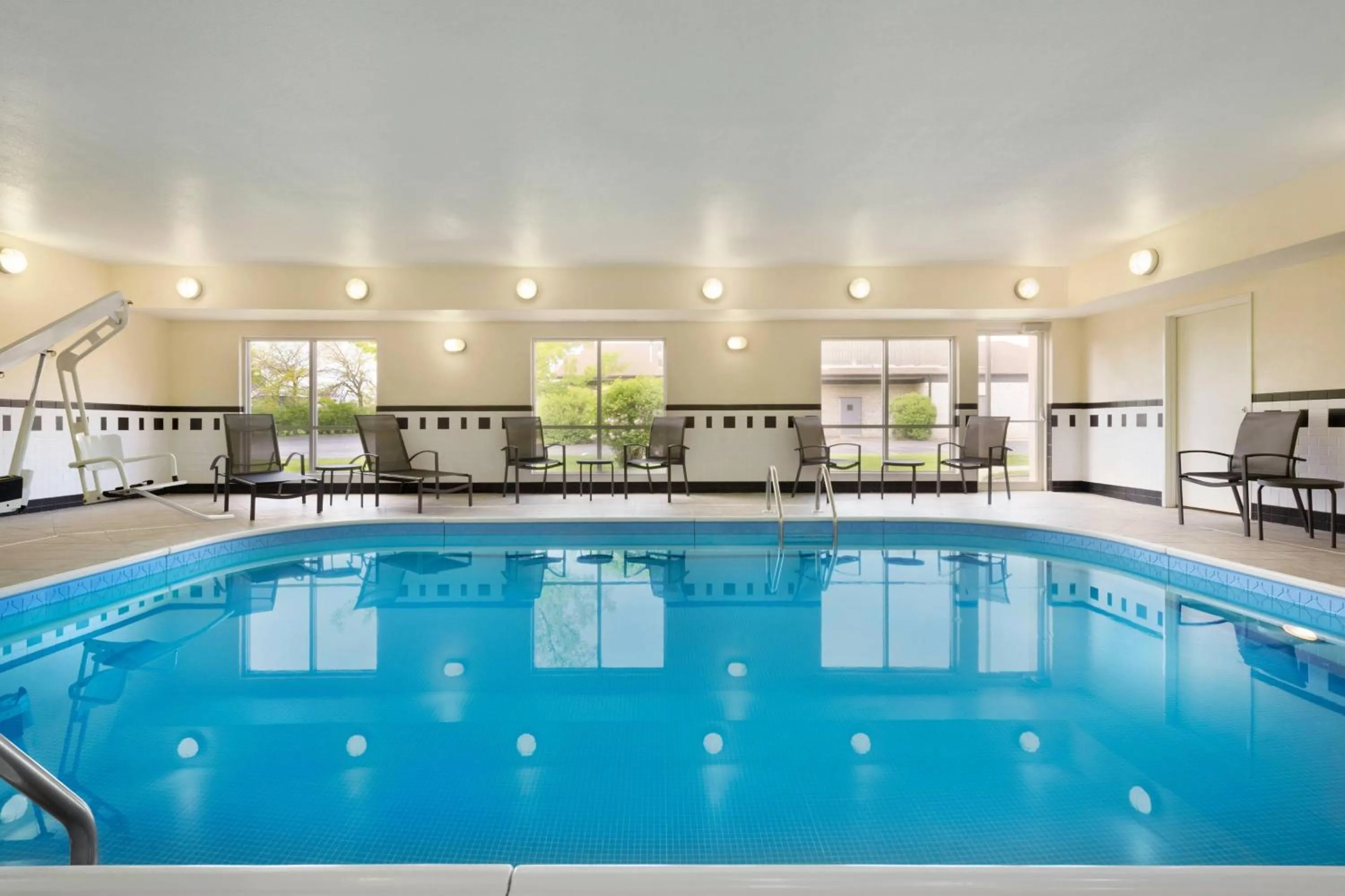 Swimming pool in Fairfield Inn Kankakee Bourbonnais