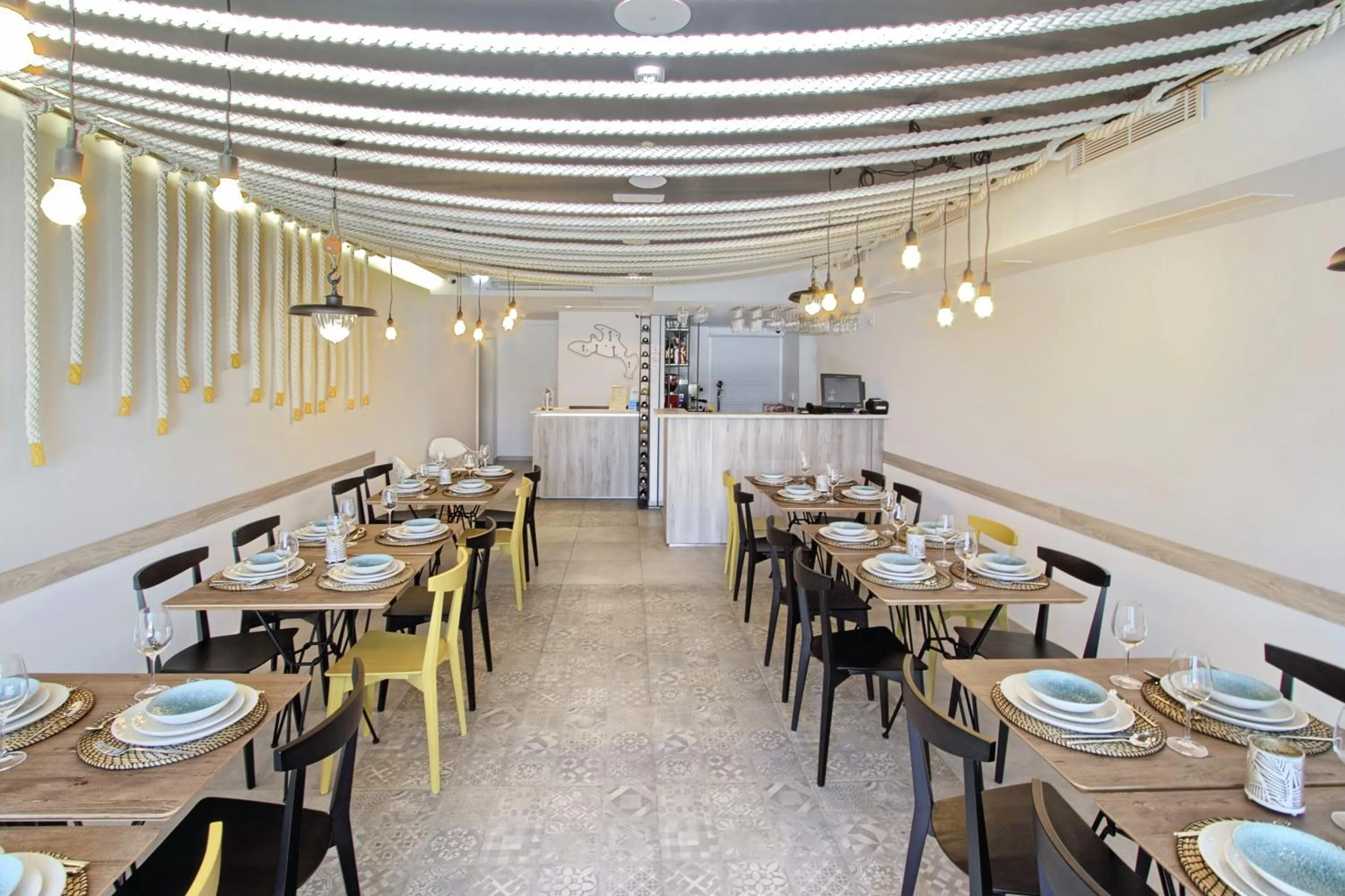 Restaurant/places to eat in Kalamota Beach House