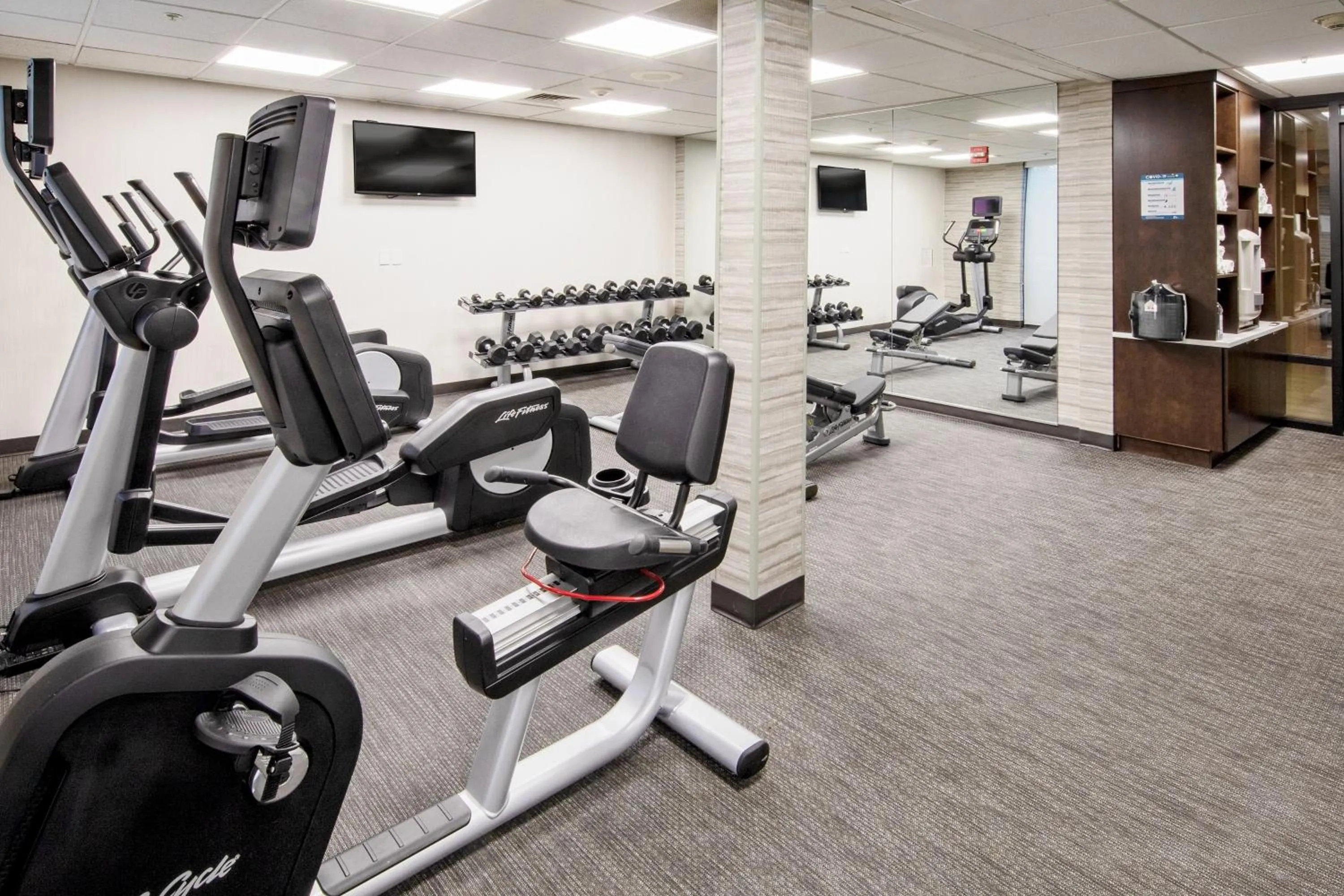 Fitness centre/facilities in Courtyard Chicago St. Charles