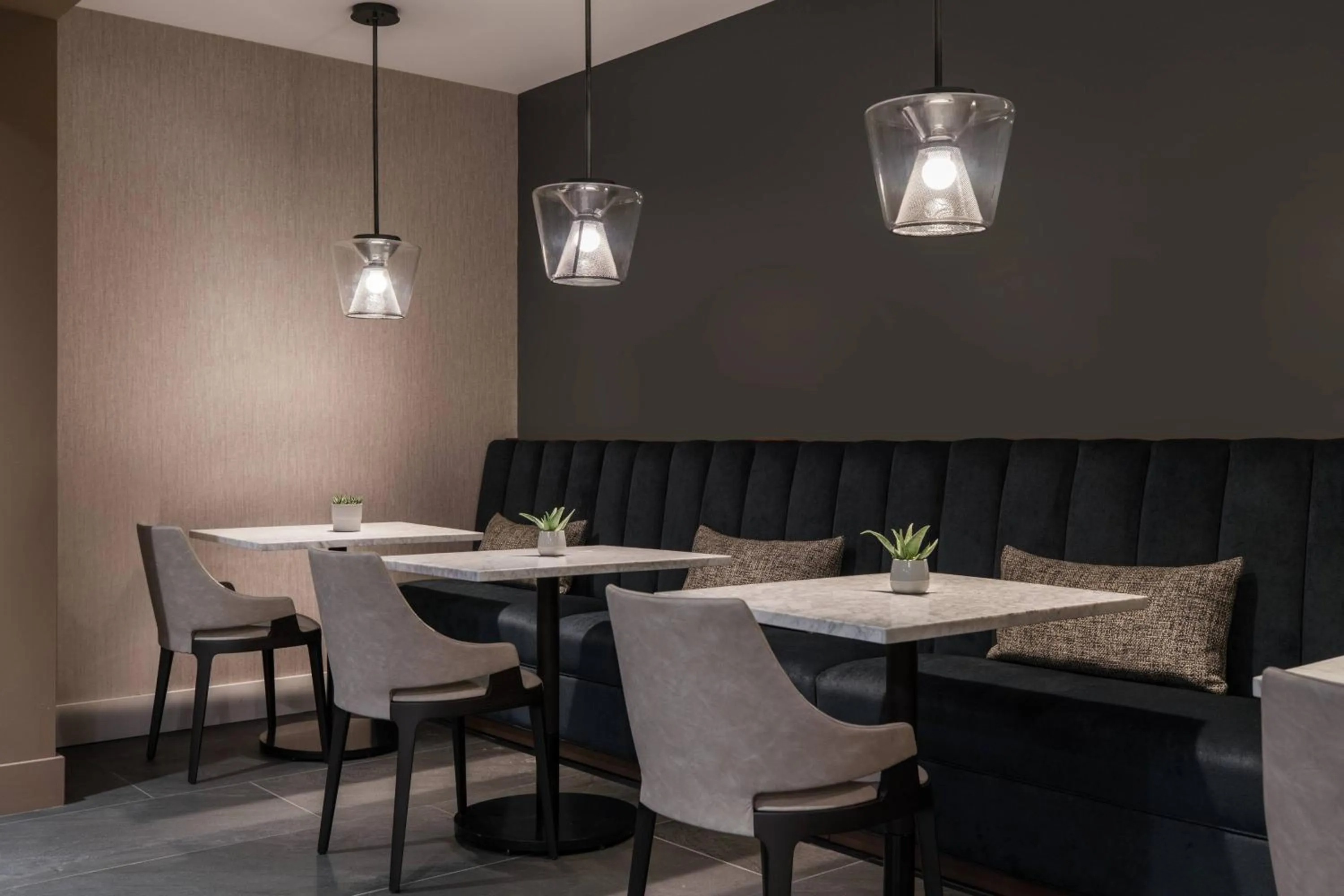 Restaurant/places to eat in Chicago Marriott Schaumburg