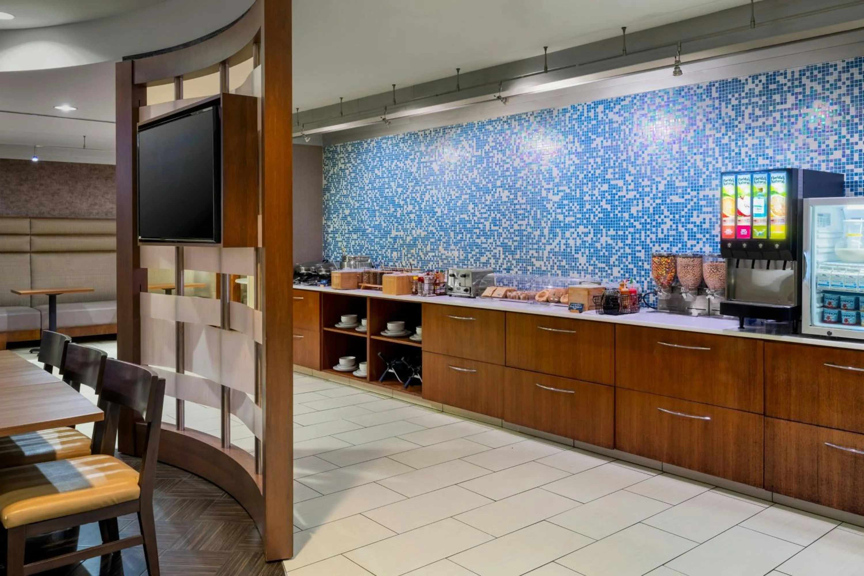 Breakfast in SpringHill Suites by Marriott Charleston North