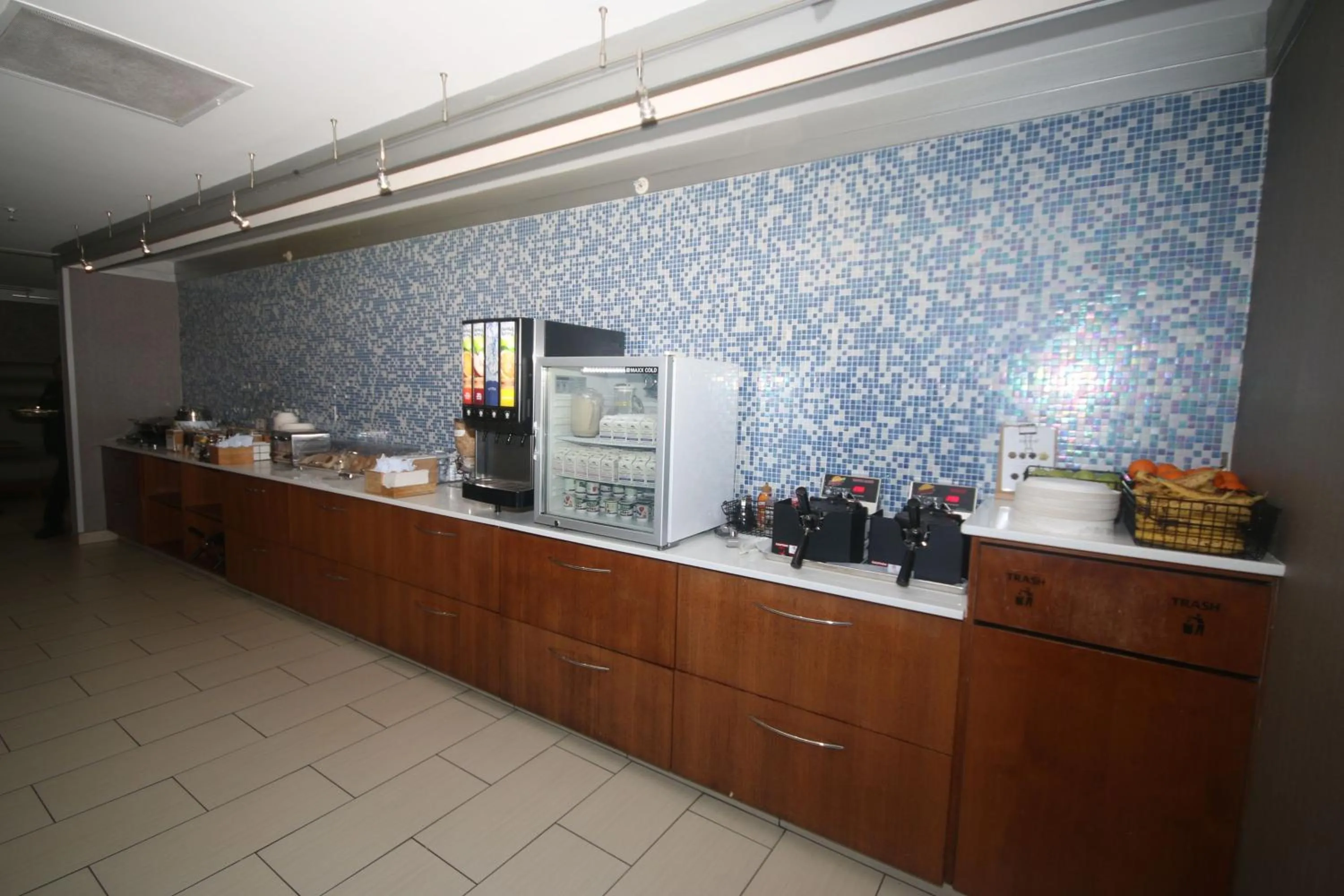 Breakfast in SpringHill Suites by Marriott Charleston North