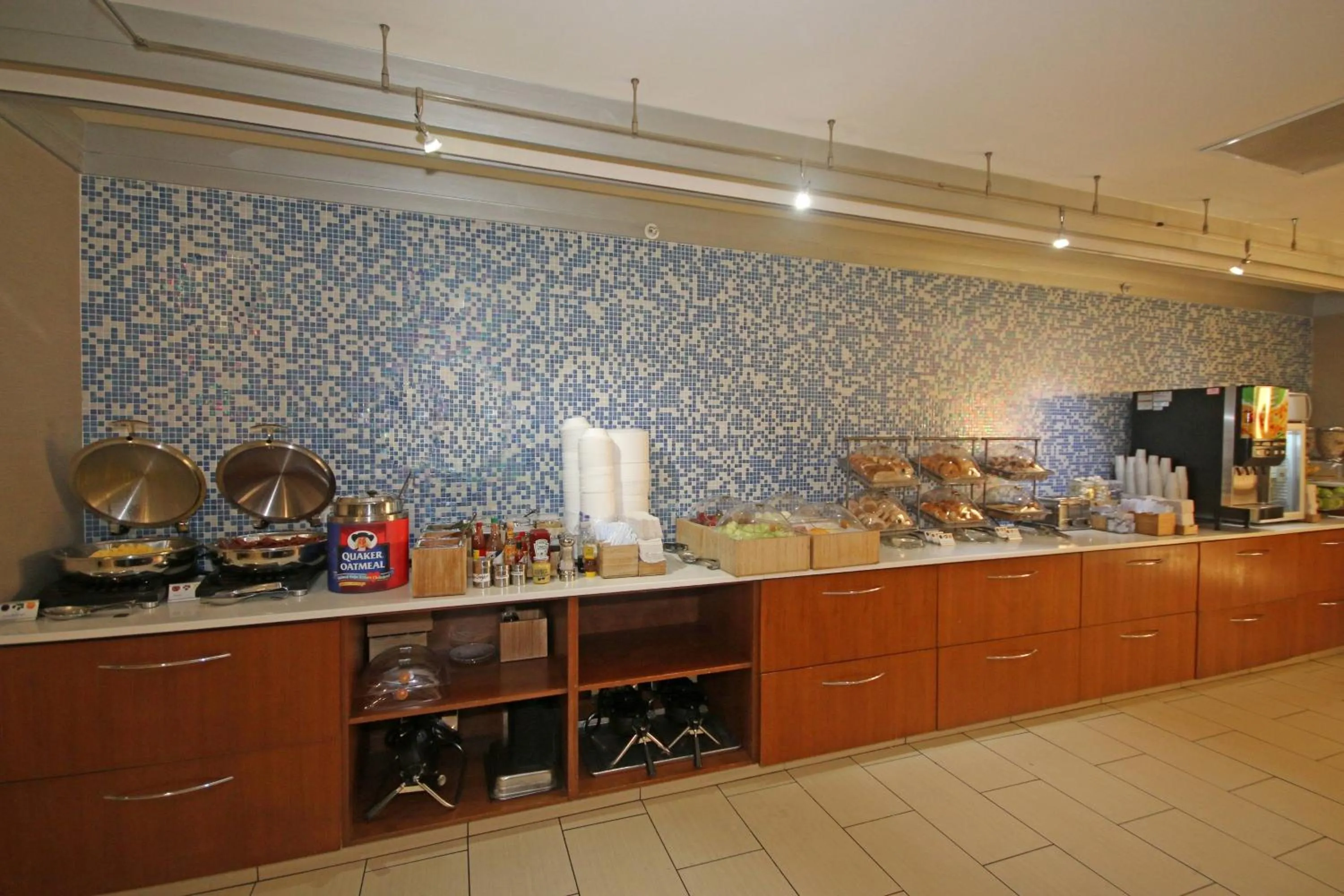 Breakfast in SpringHill Suites by Marriott Charleston North