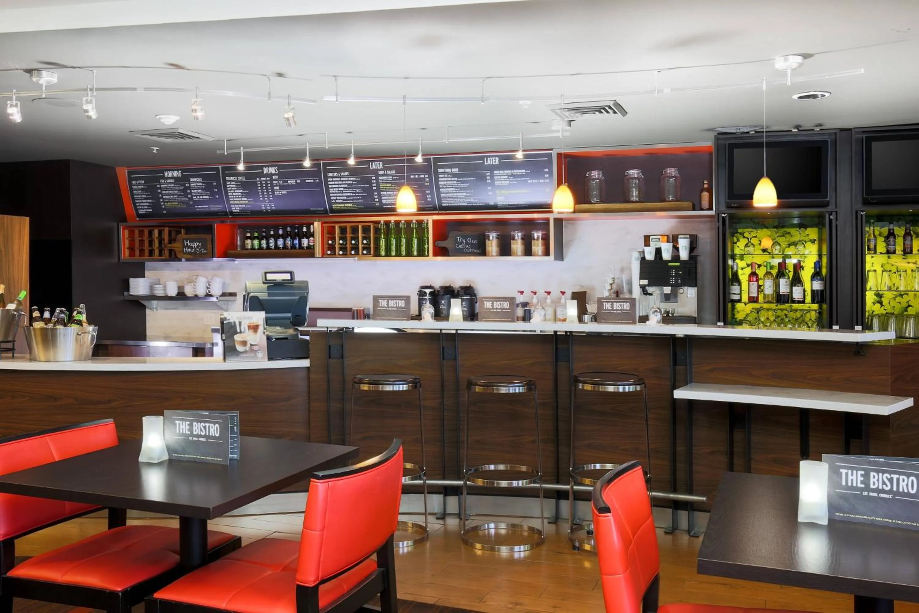 Lounge or bar in Courtyard Chico