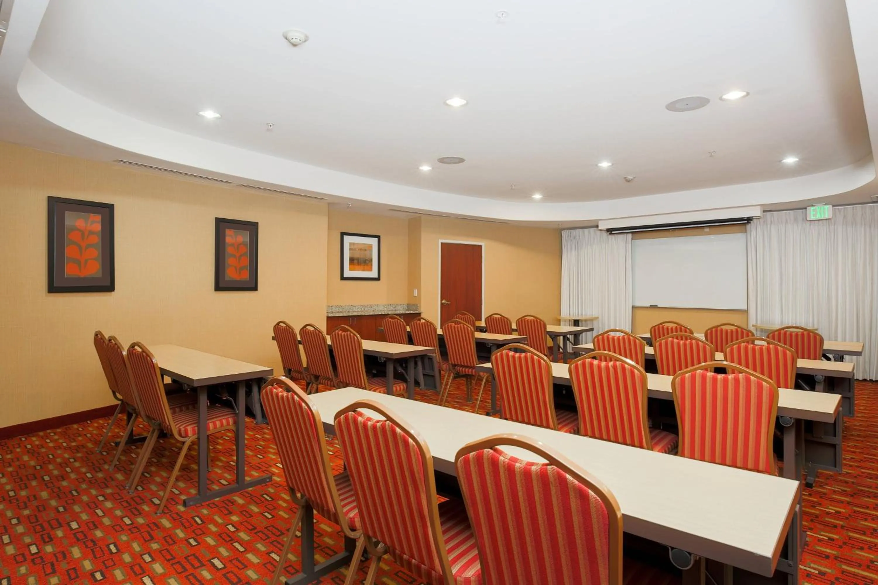 Meeting/conference room in Courtyard Chico