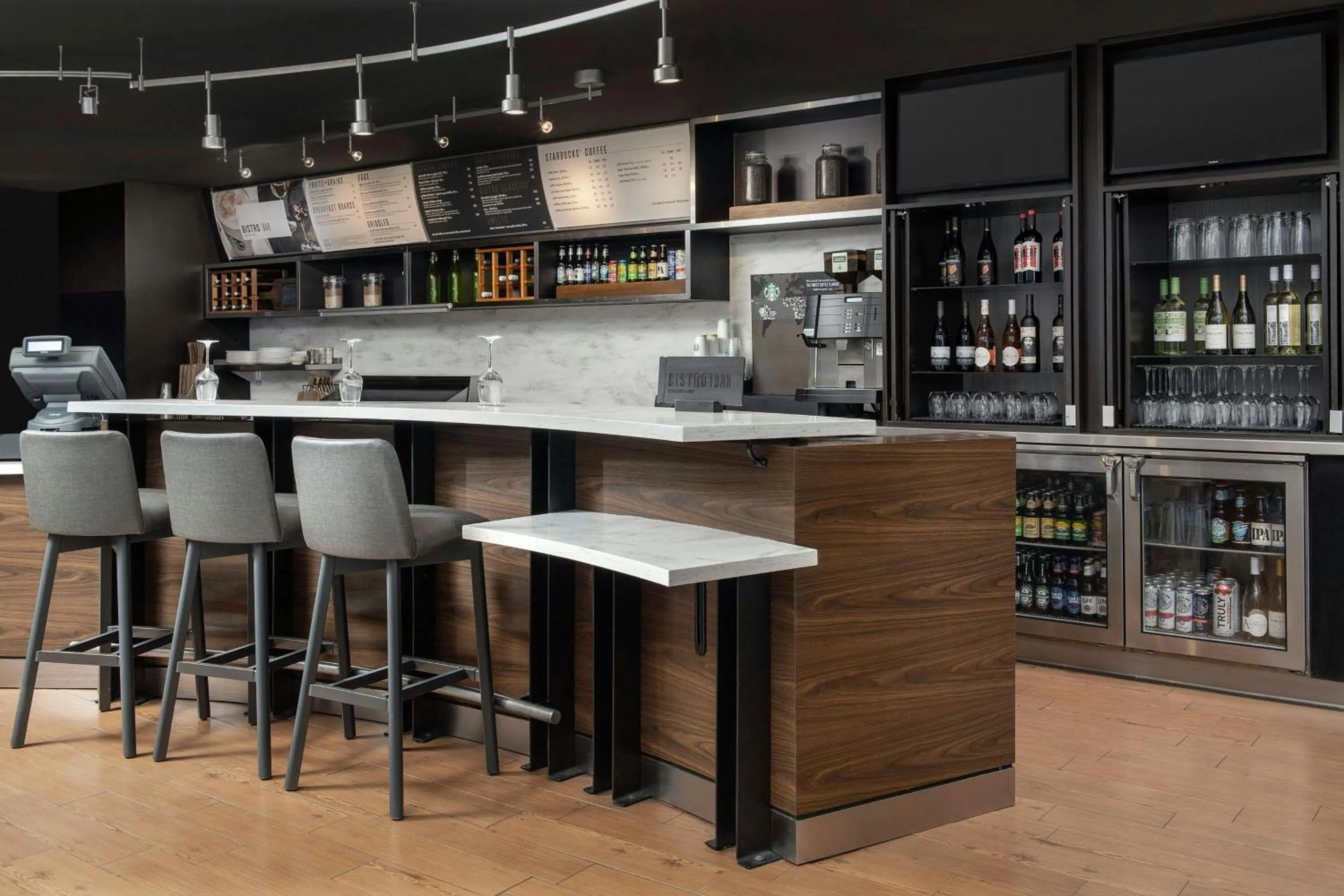 Lounge or bar in Courtyard Chico